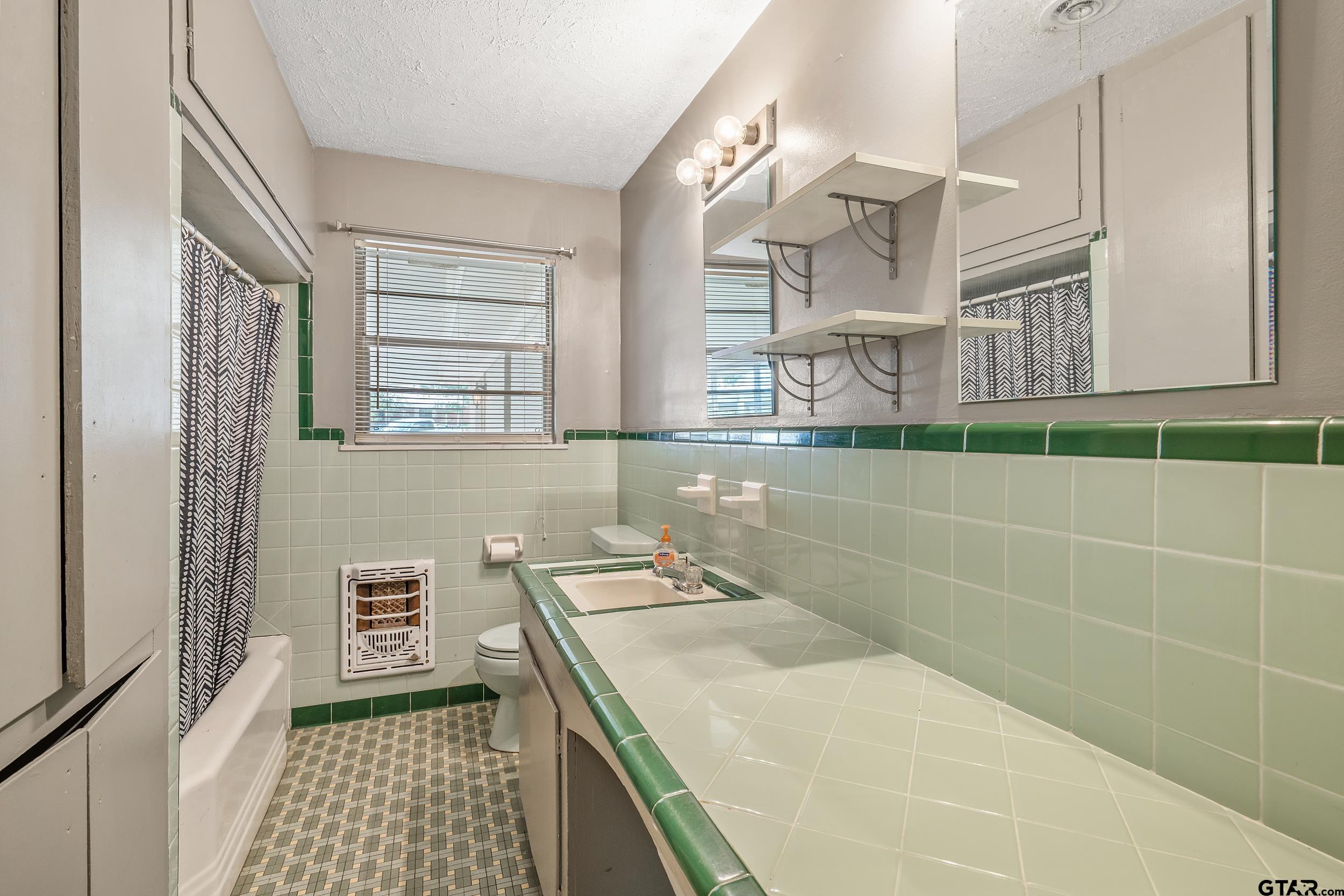 1814 W Main St