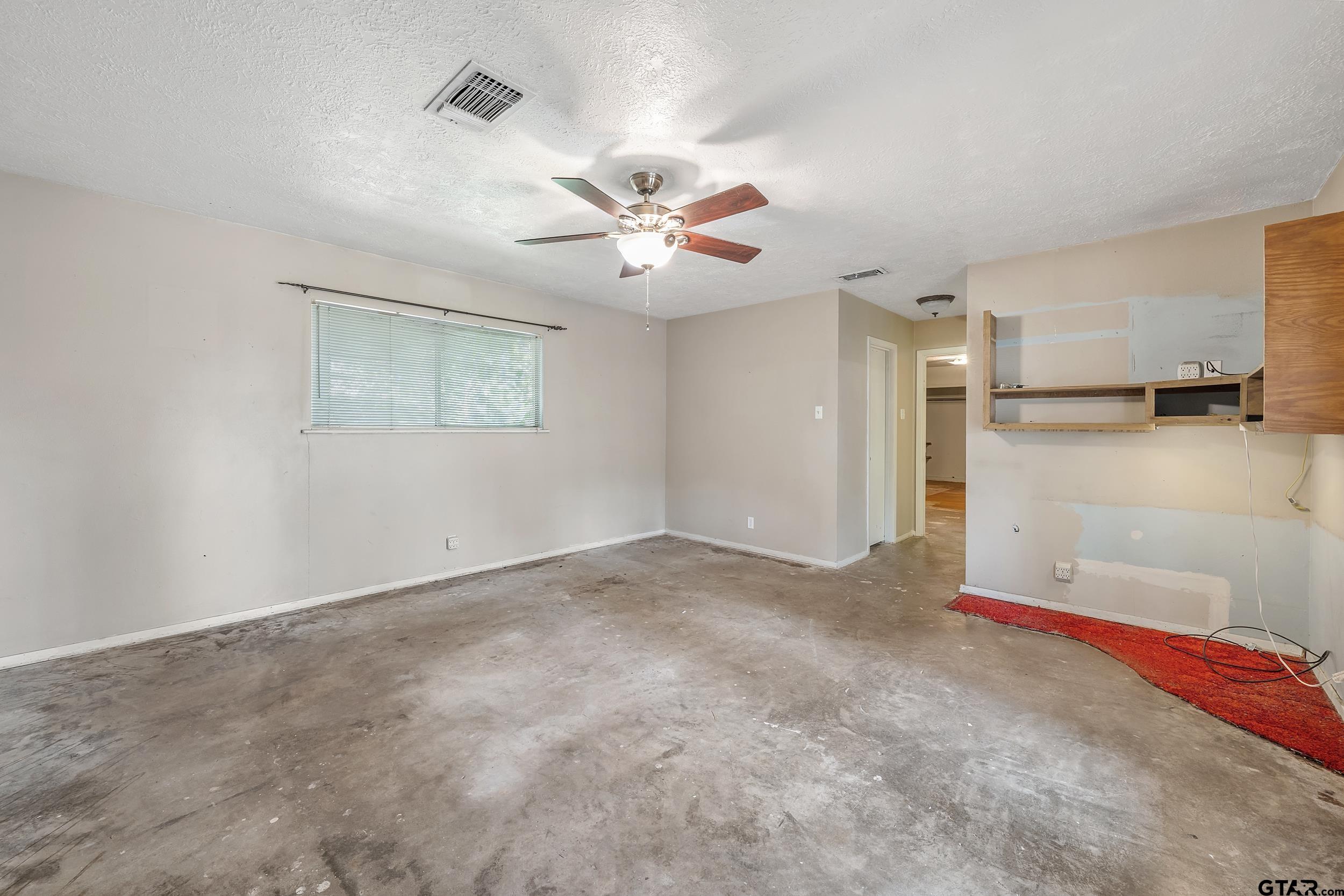 1814 W Main St