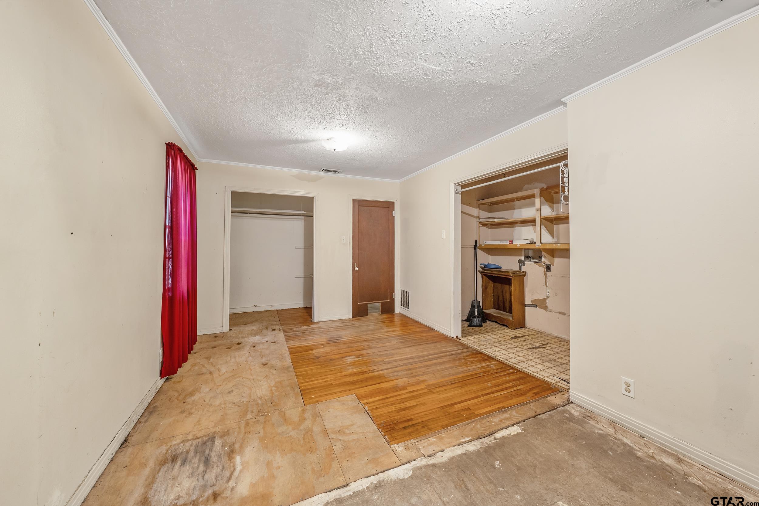 1814 W Main St