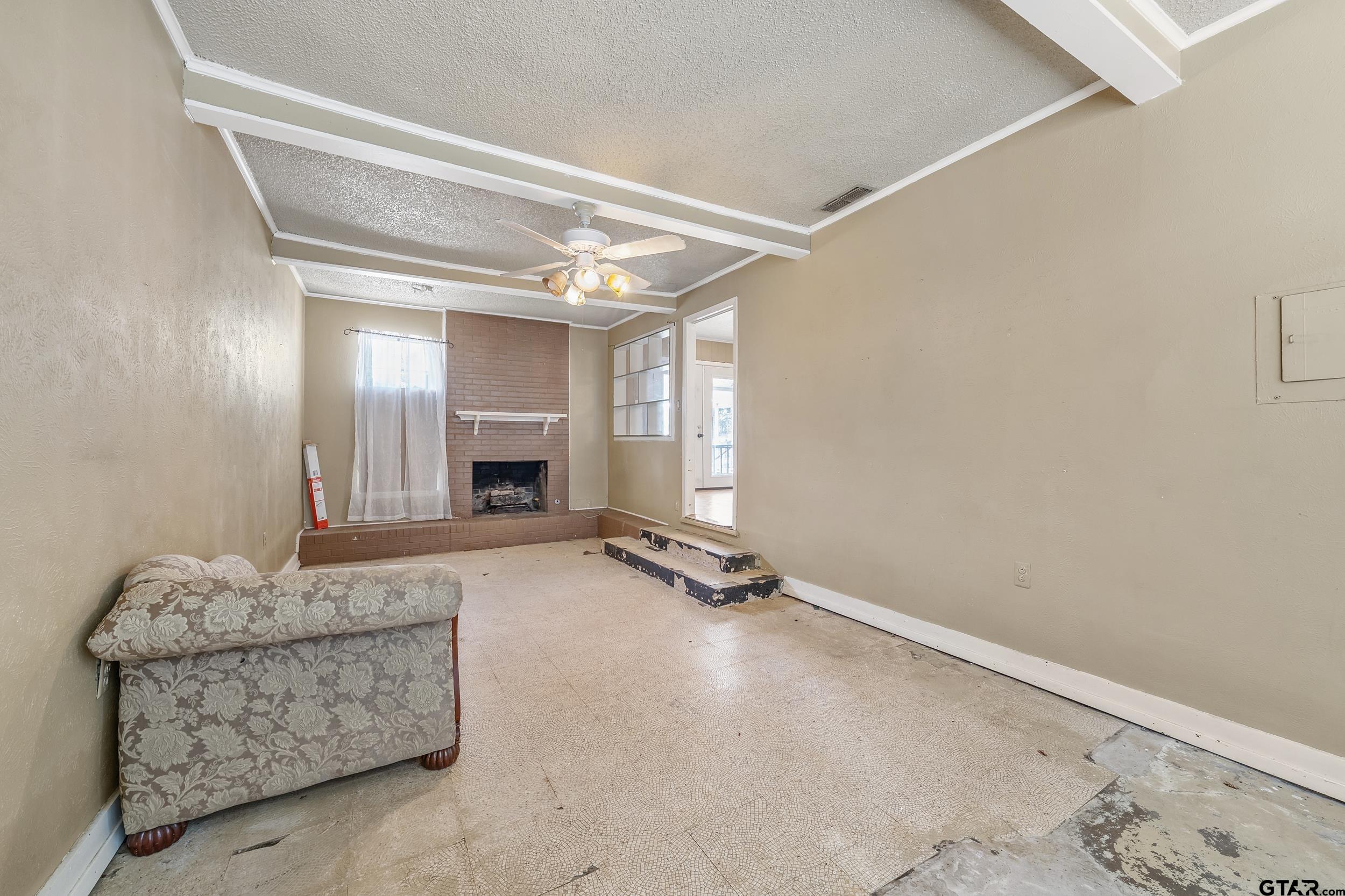 1814 W Main St