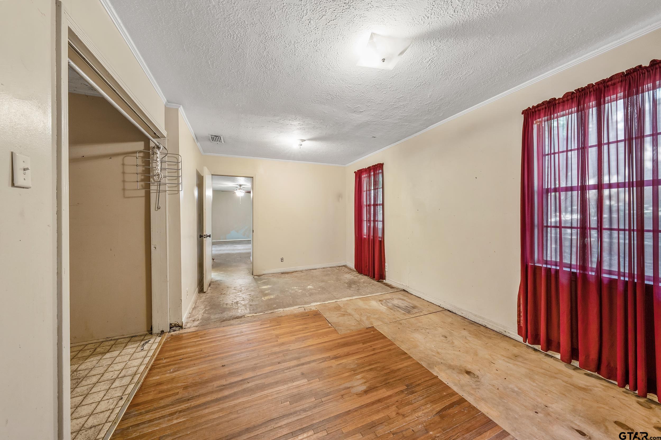 1814 W Main St