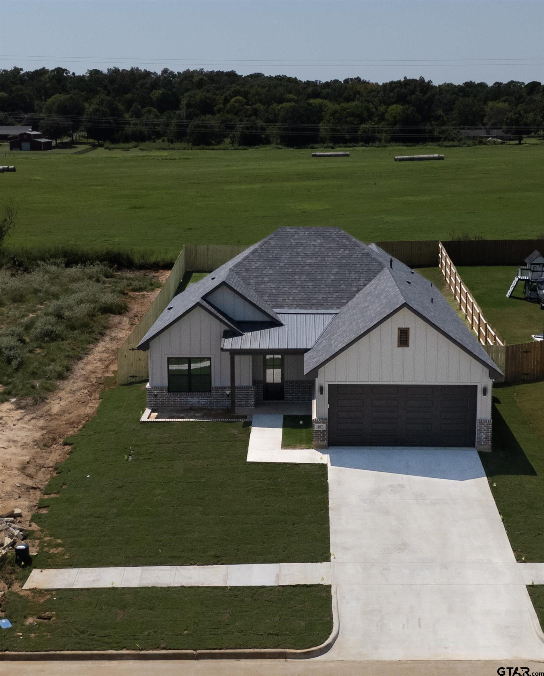 207 Sides Blvd