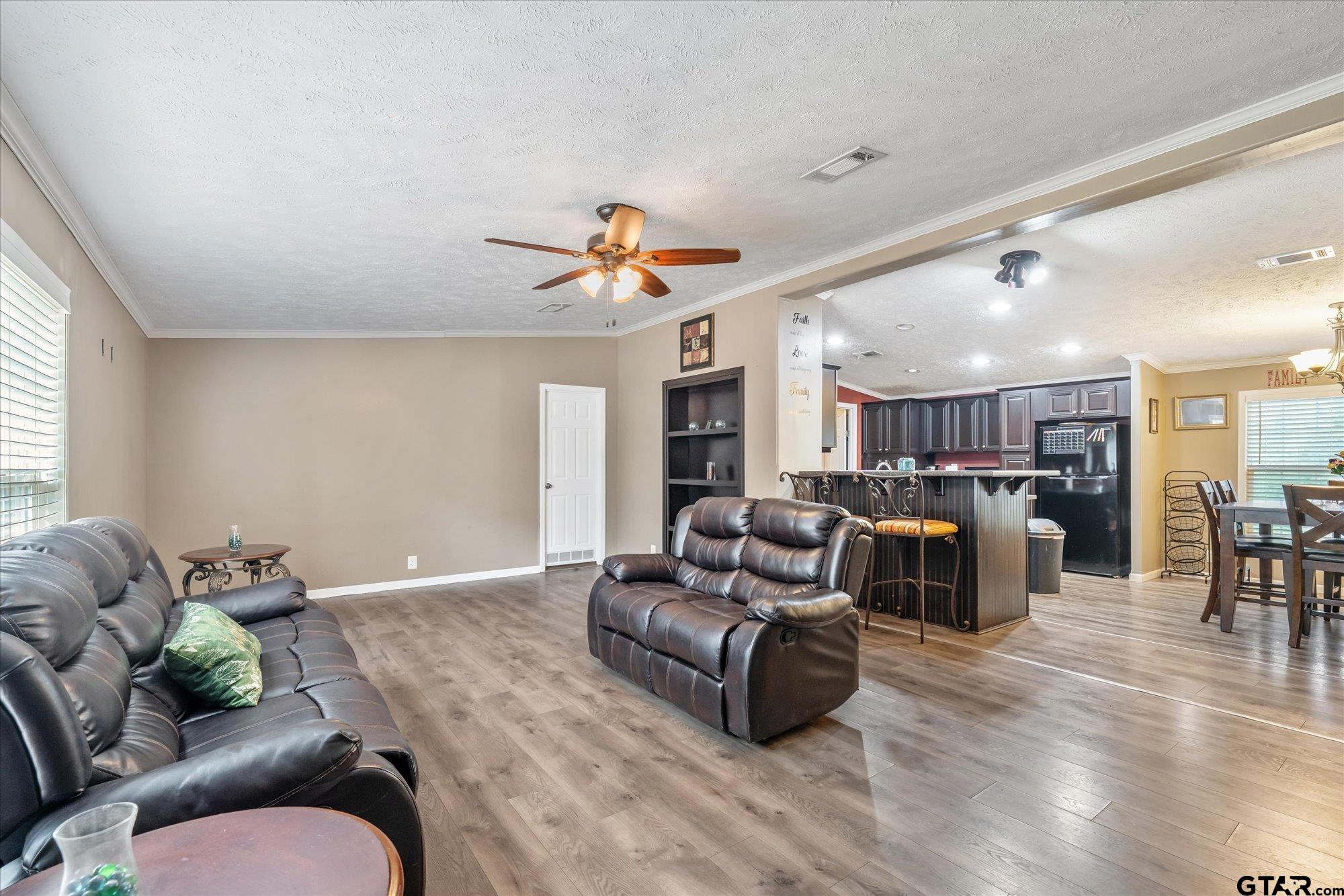 13902 E Travis Lane