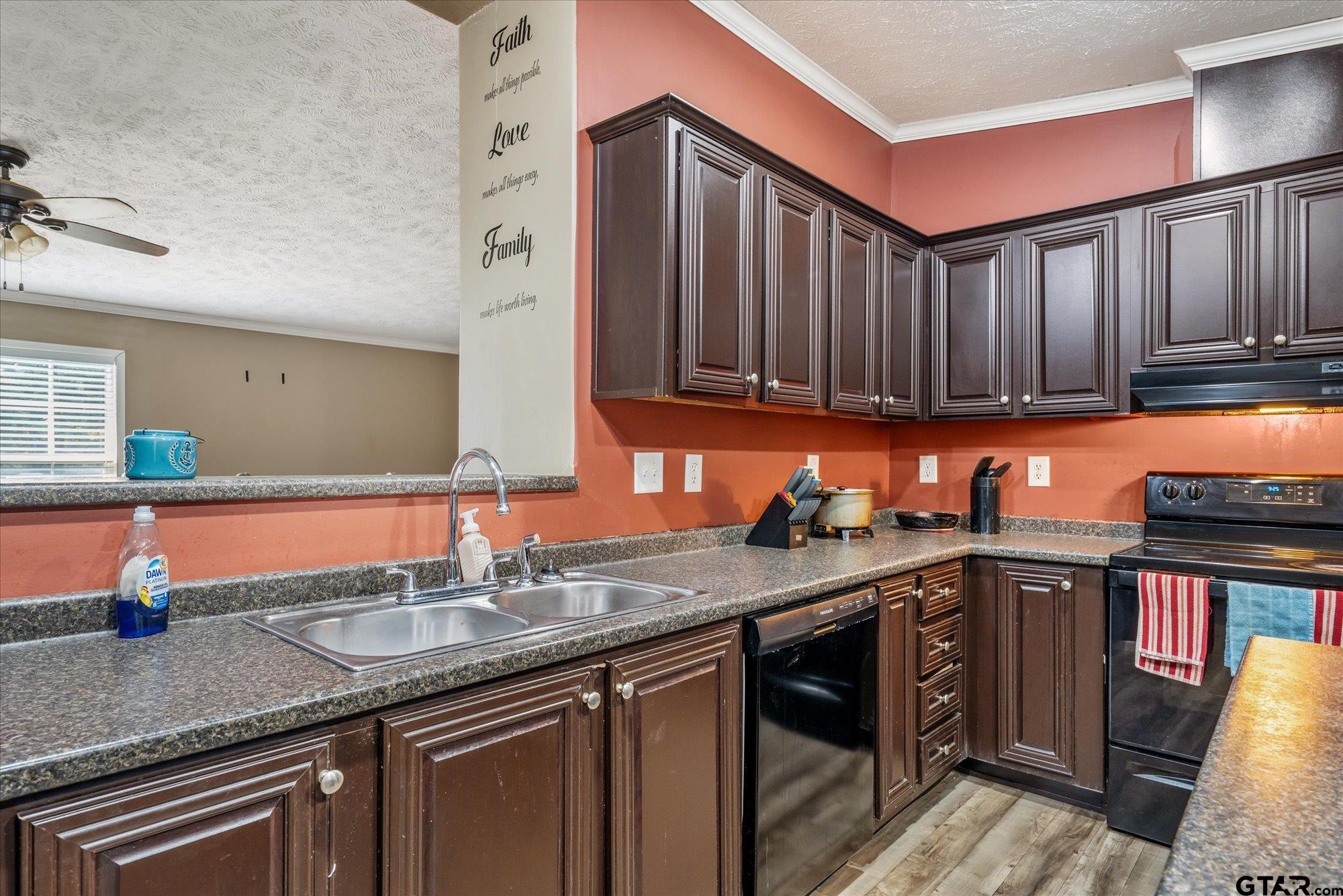 13902 E Travis Lane