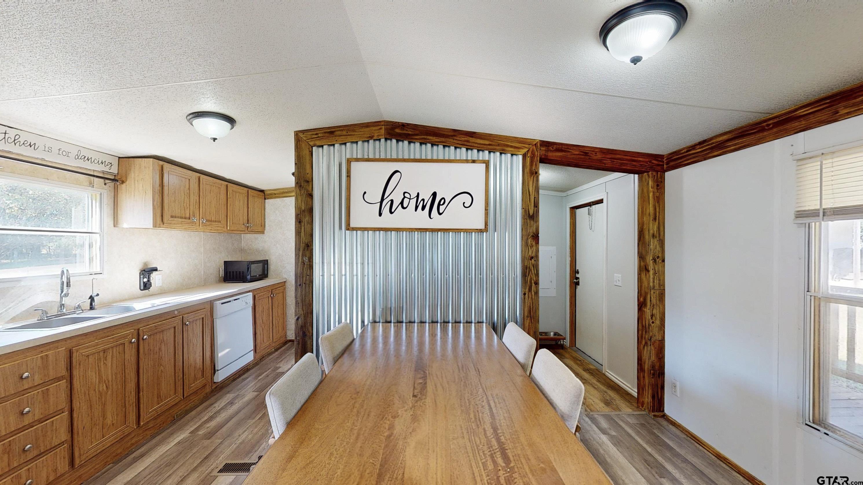 9849 Dennis Ln