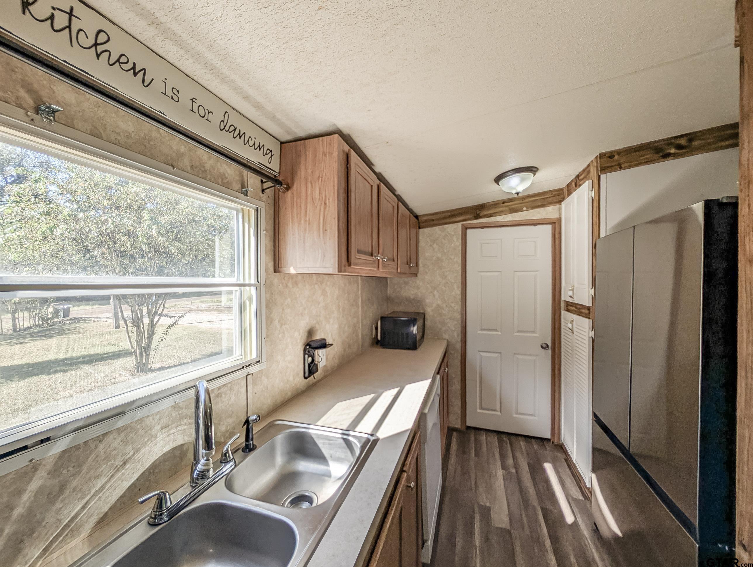 9849 Dennis Ln