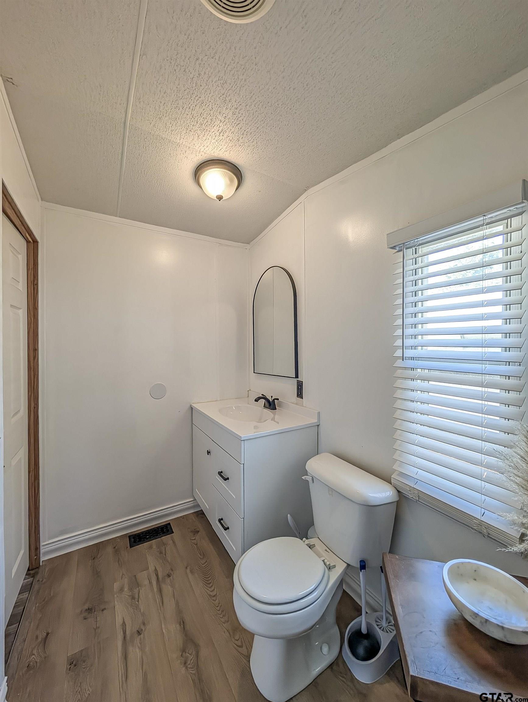 9849 Dennis Ln