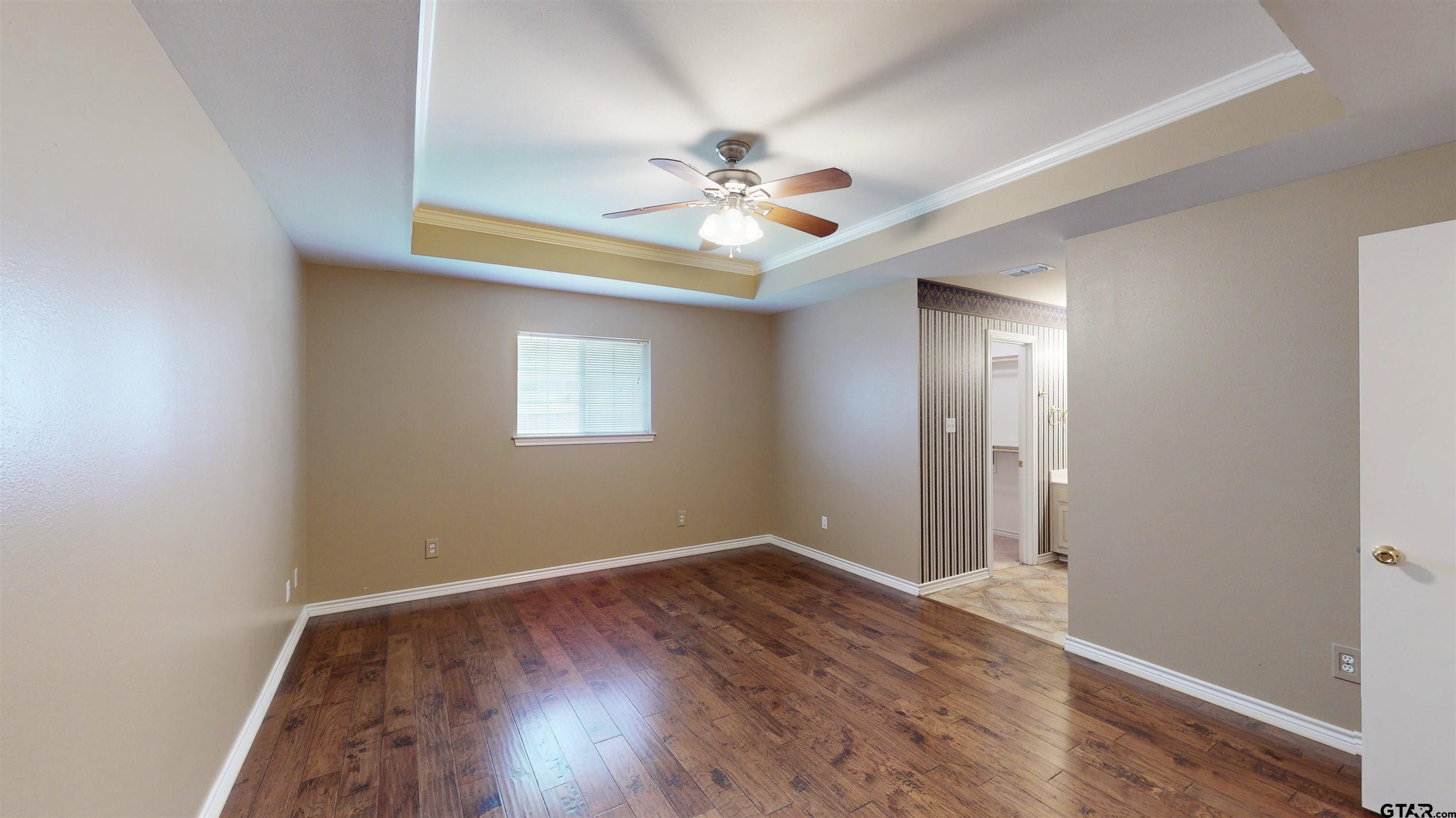 5401 Hollytree Dr #1002