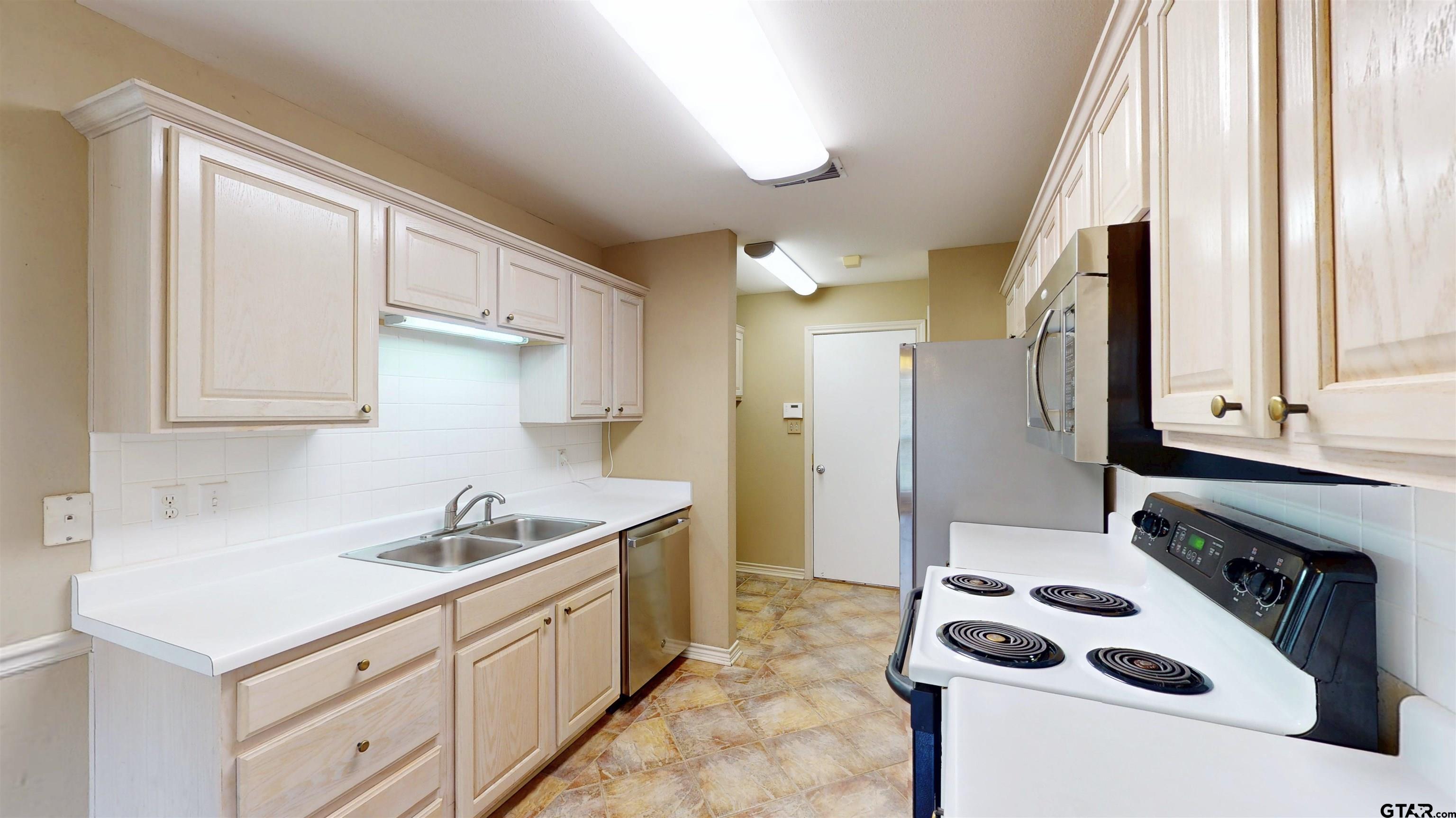 5401 Hollytree Dr #1002