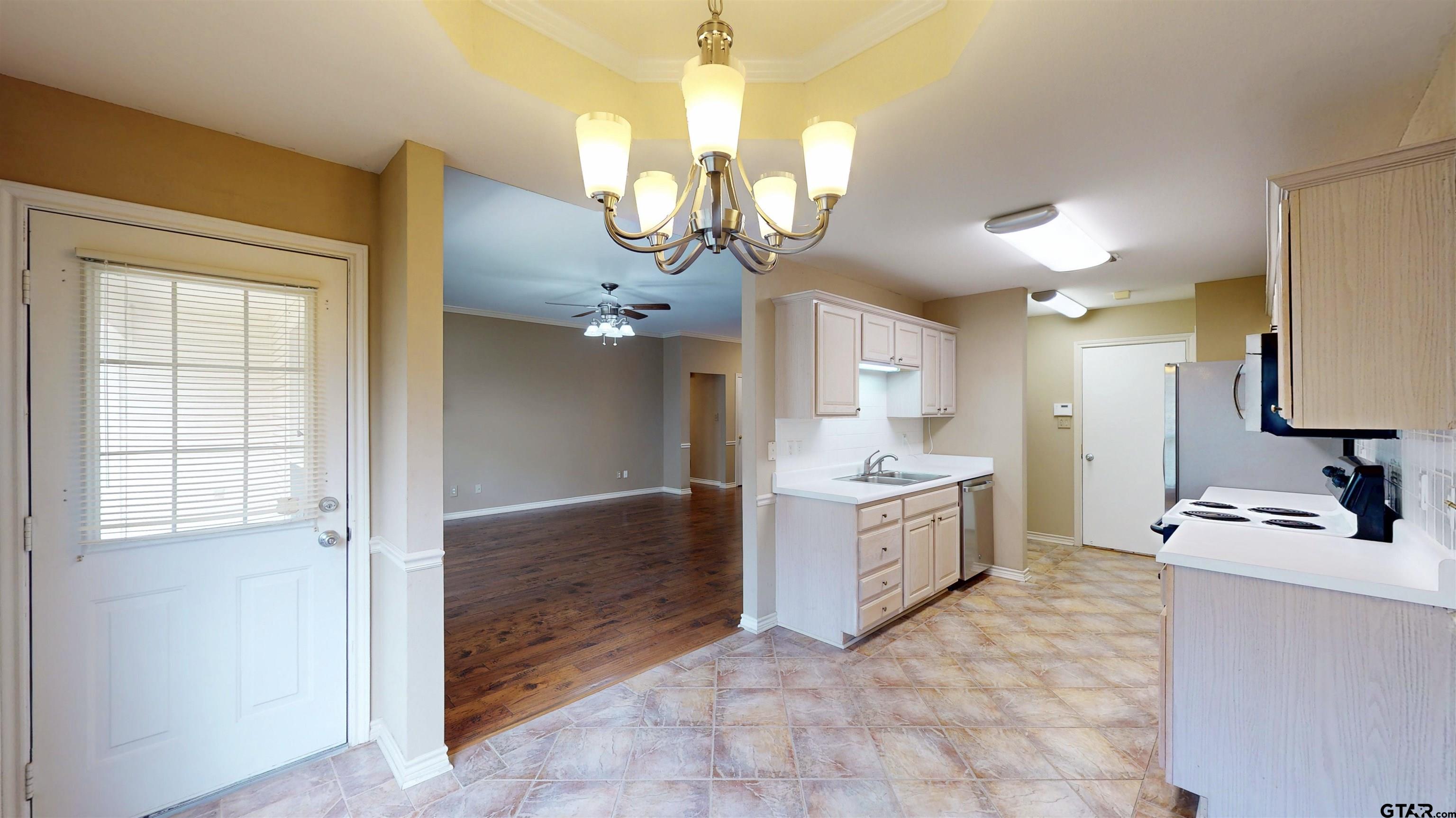 5401 Hollytree Dr #1002