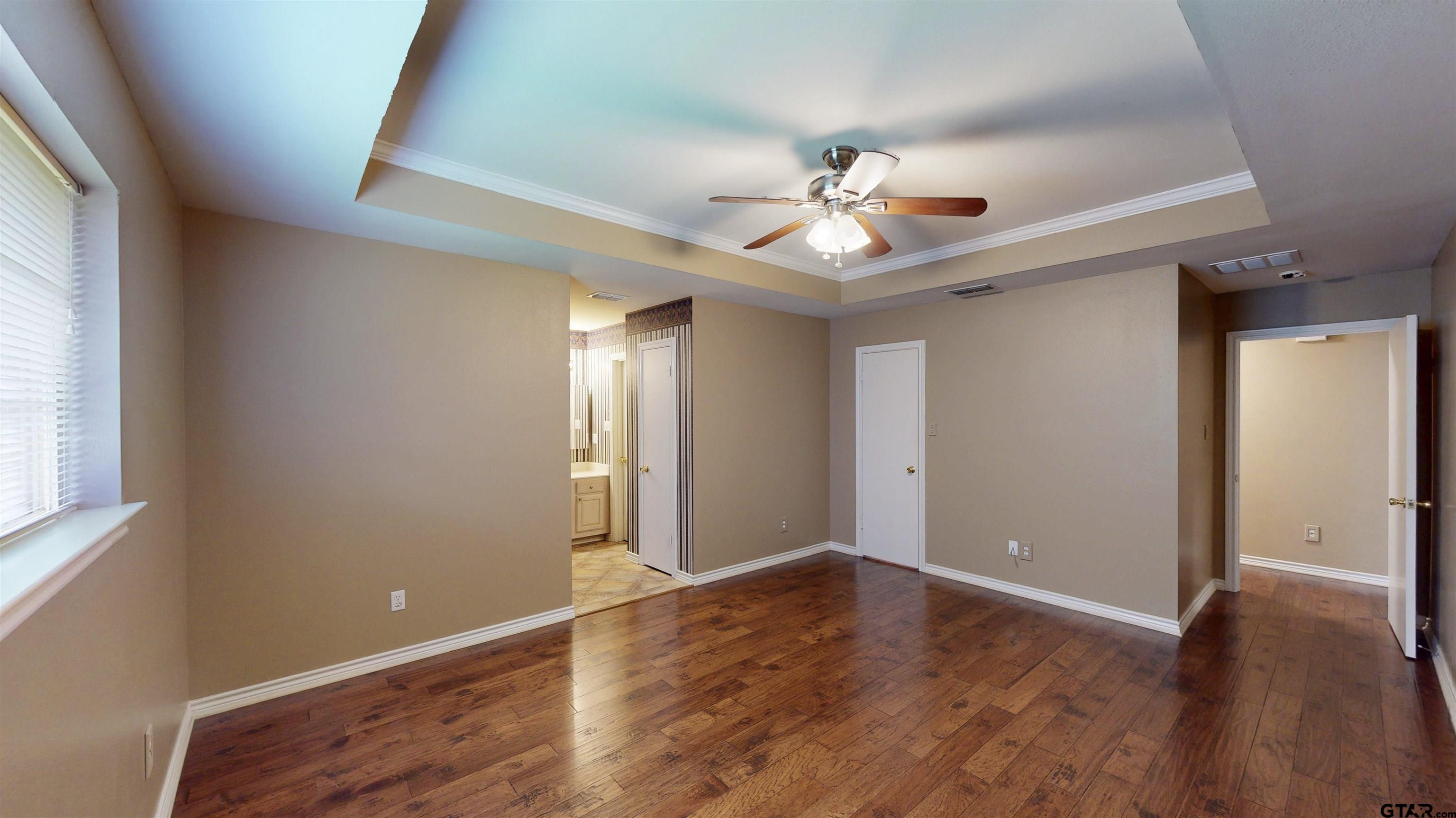 5401 Hollytree Dr #1002