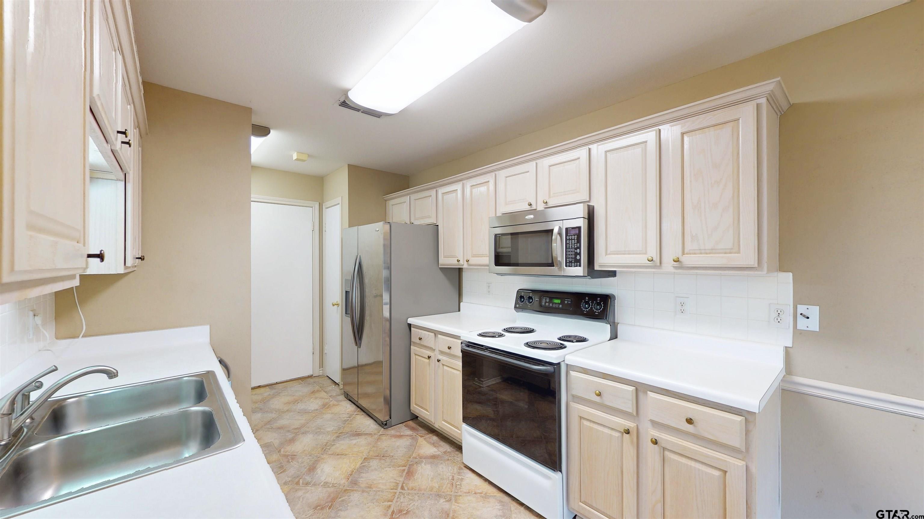 5401 Hollytree Dr #1002