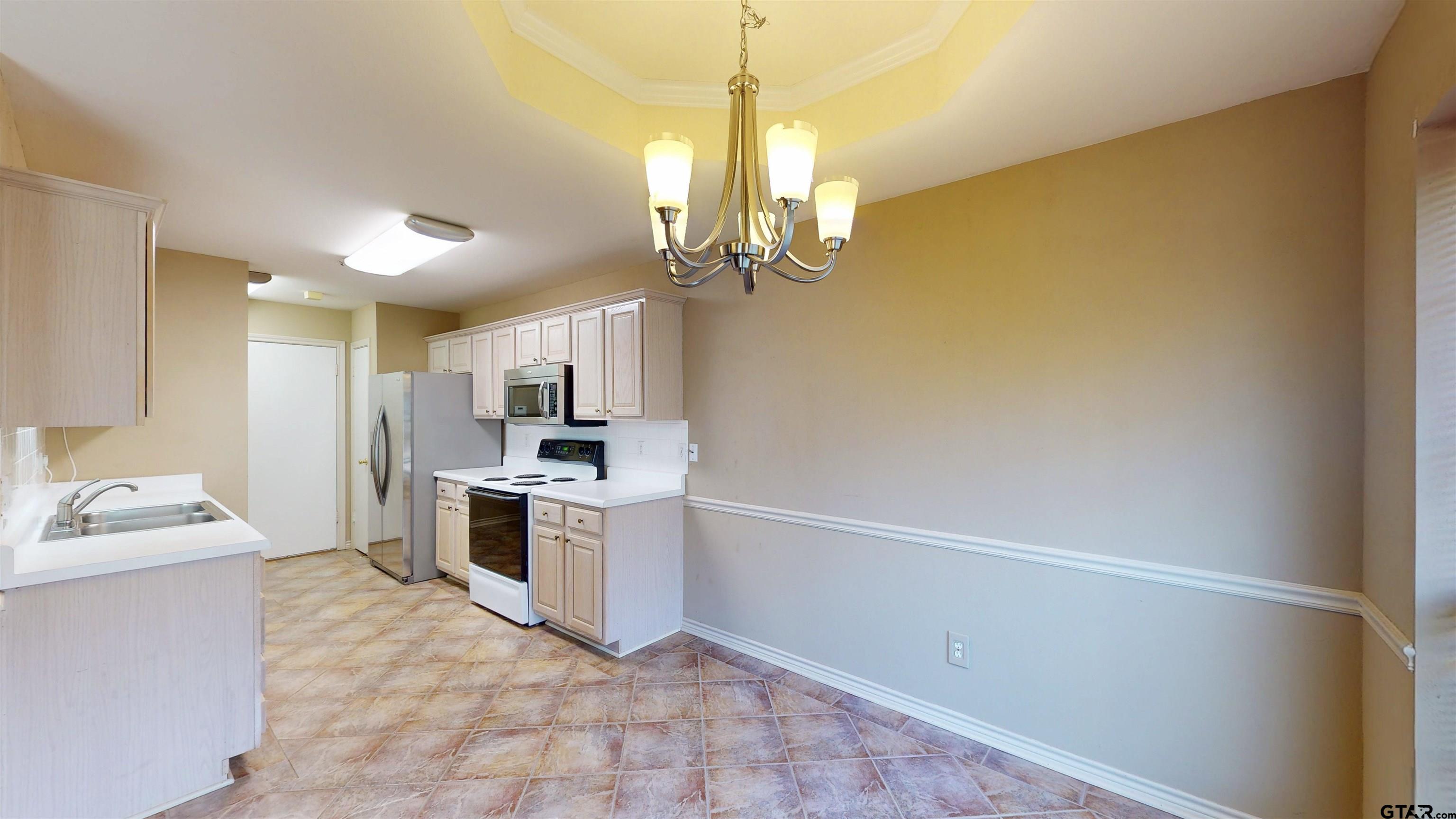 5401 Hollytree Dr #1002