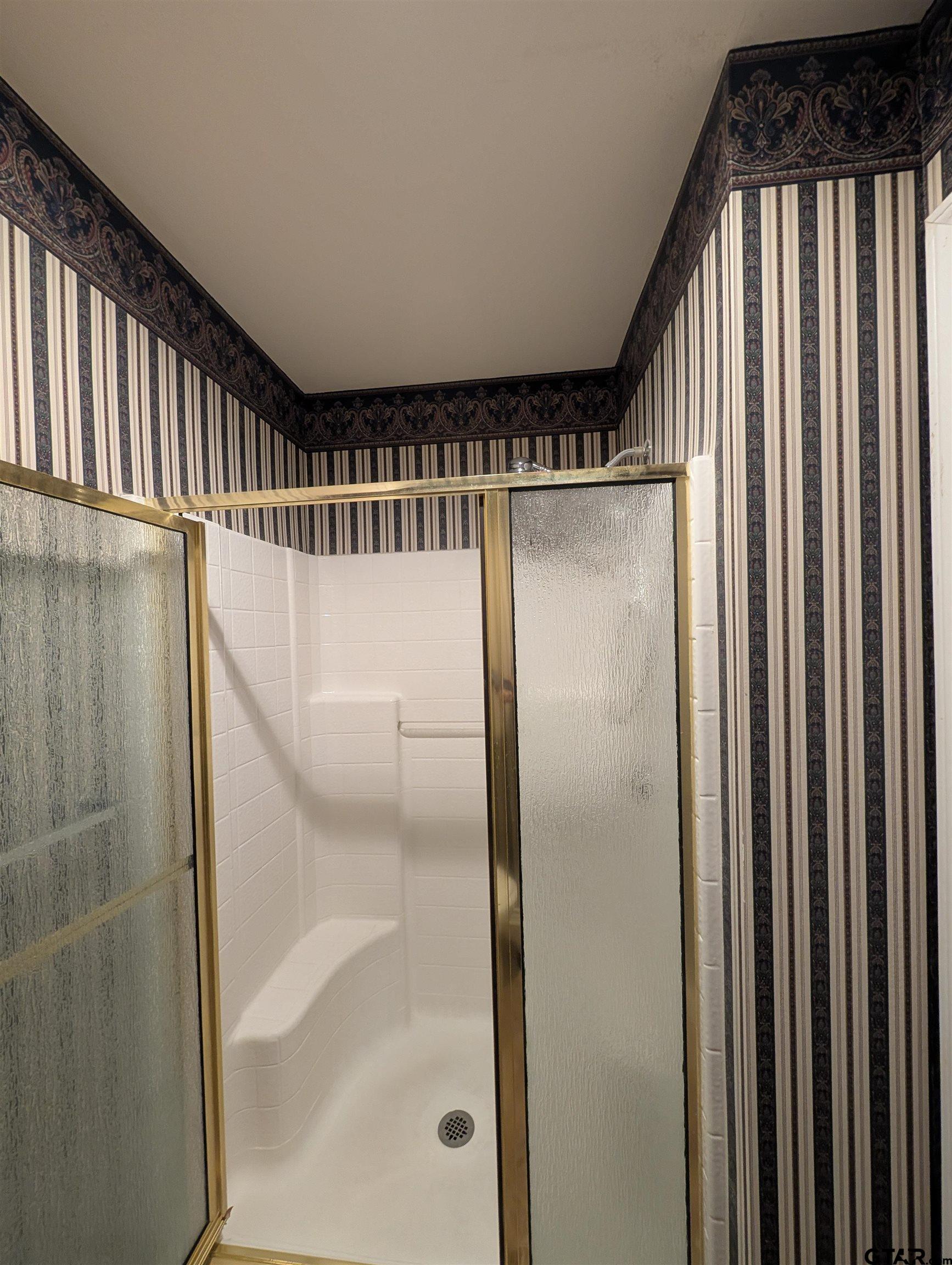 5401 Hollytree Dr #1002