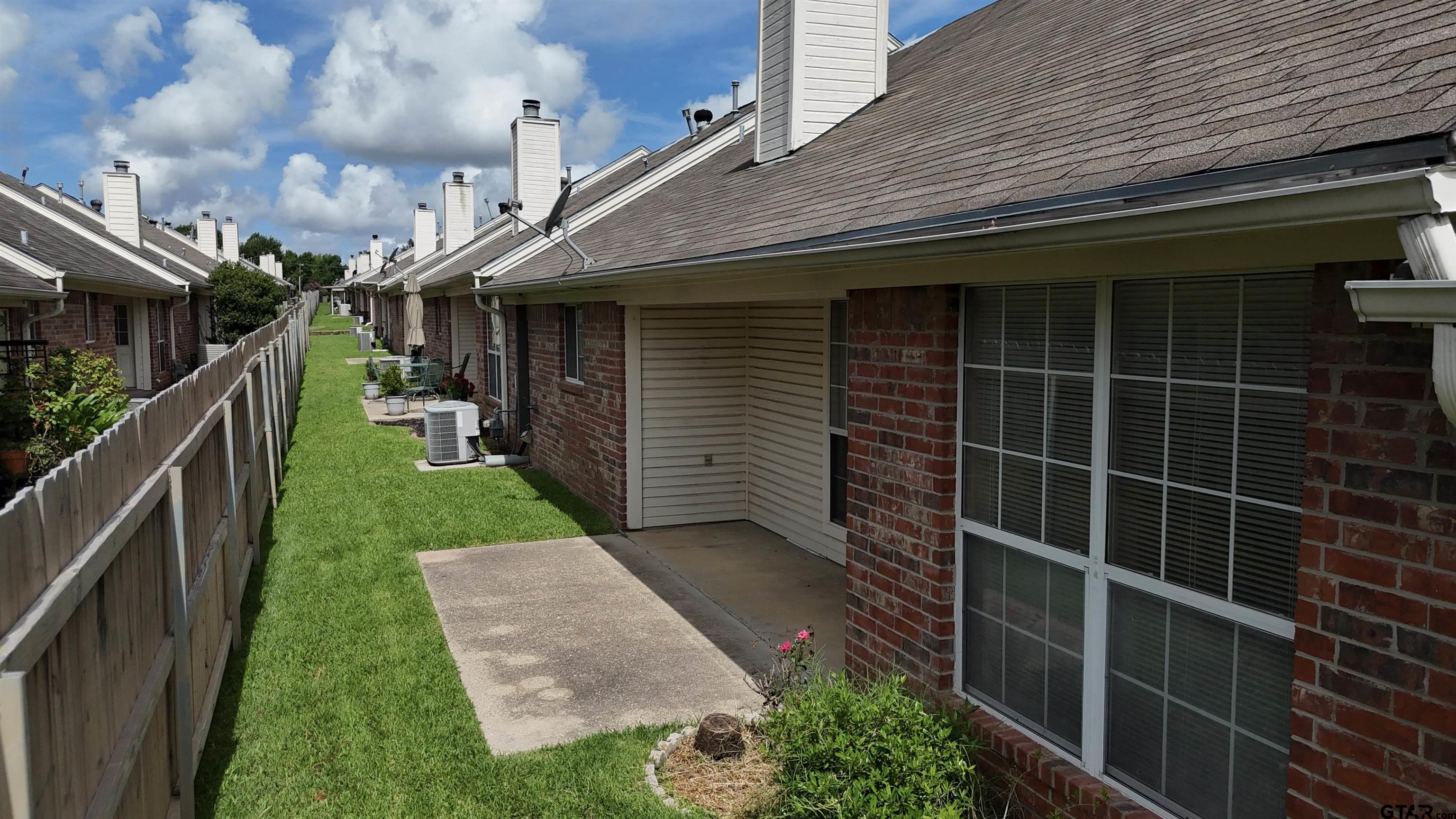 5401 Hollytree Dr #1002