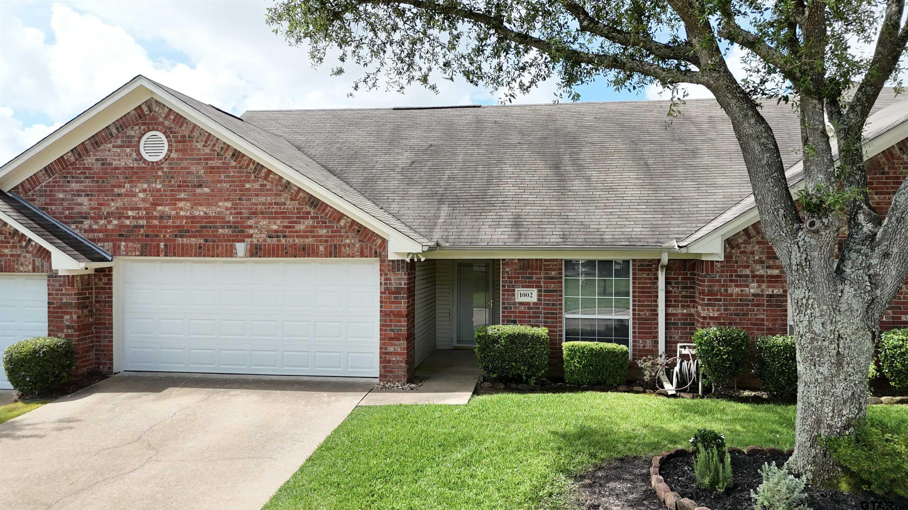 5401 Hollytree Dr #1002