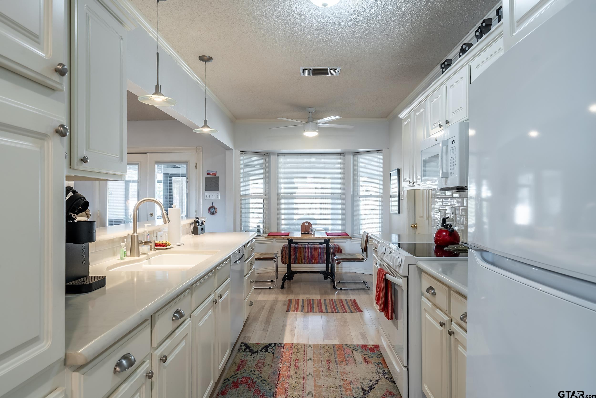 15004 Hillview Rd. (CR 1225)