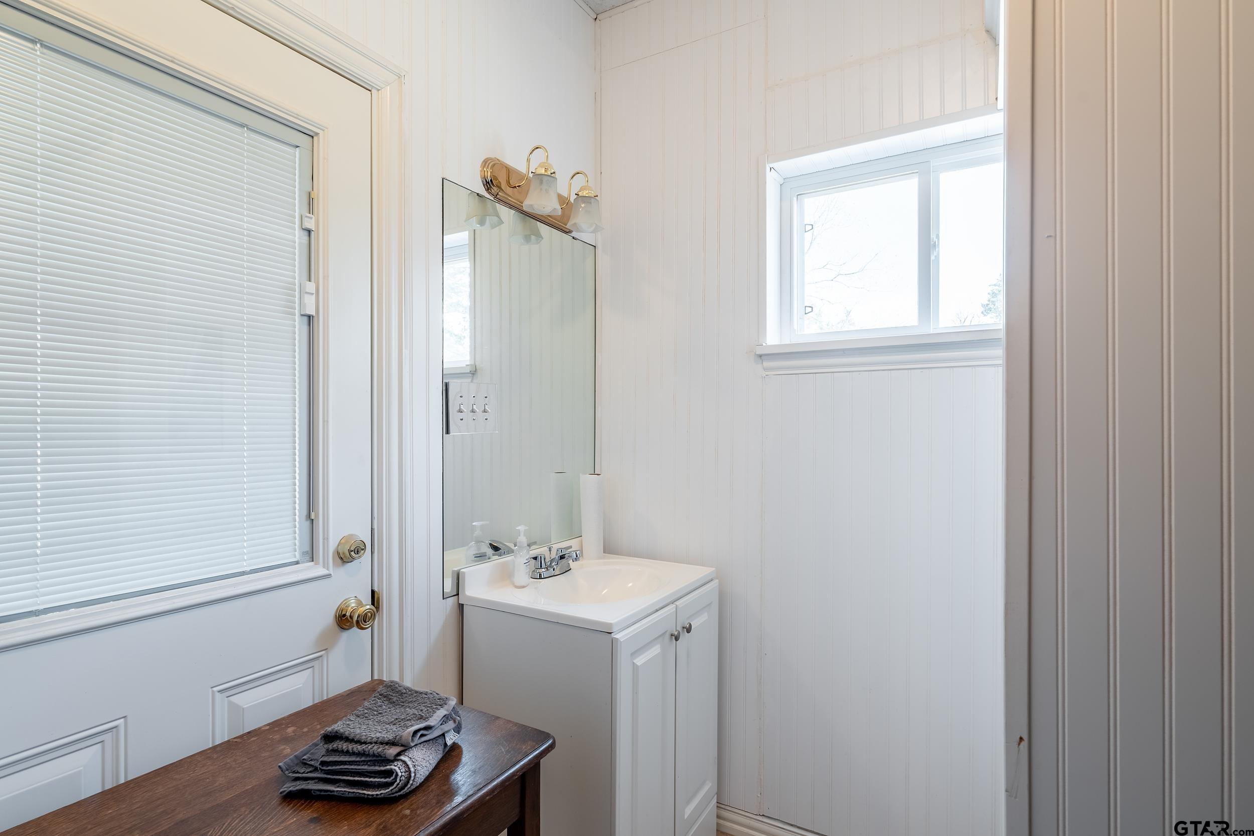 15004 Hillview Rd. (CR 1225)