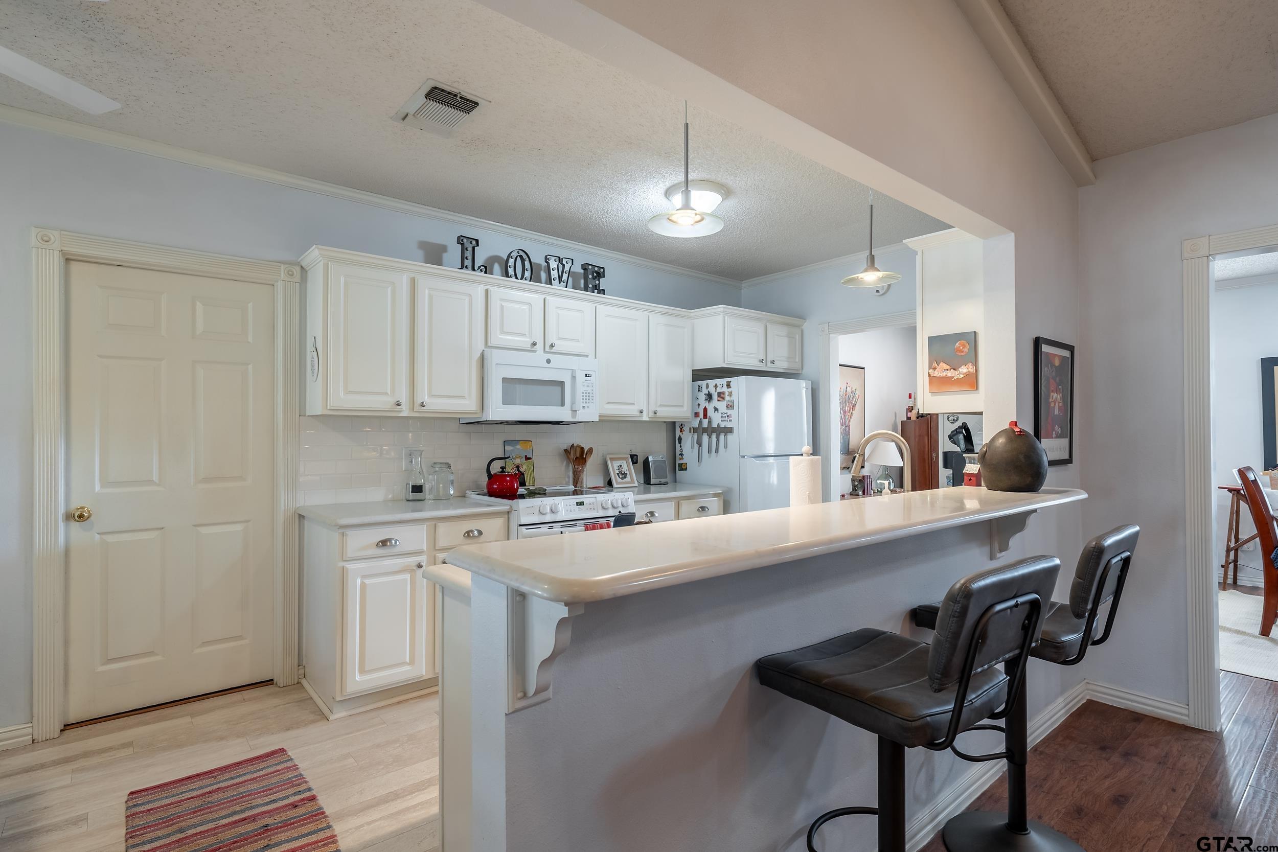 15004 Hillview Rd. (CR 1225)