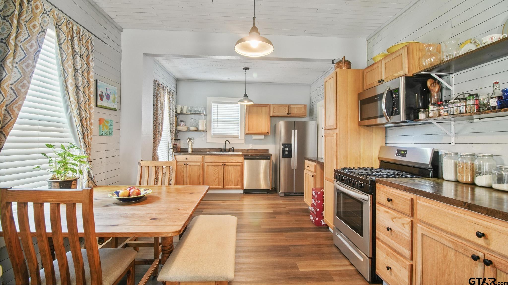 315 S Barron