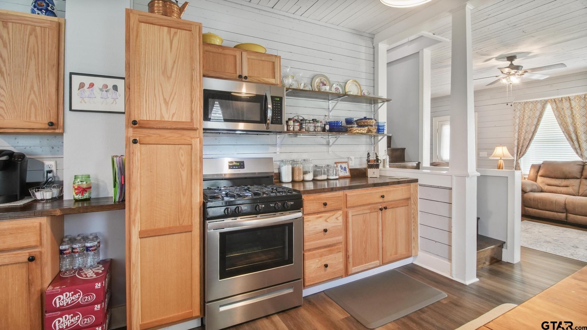 315 S Barron
