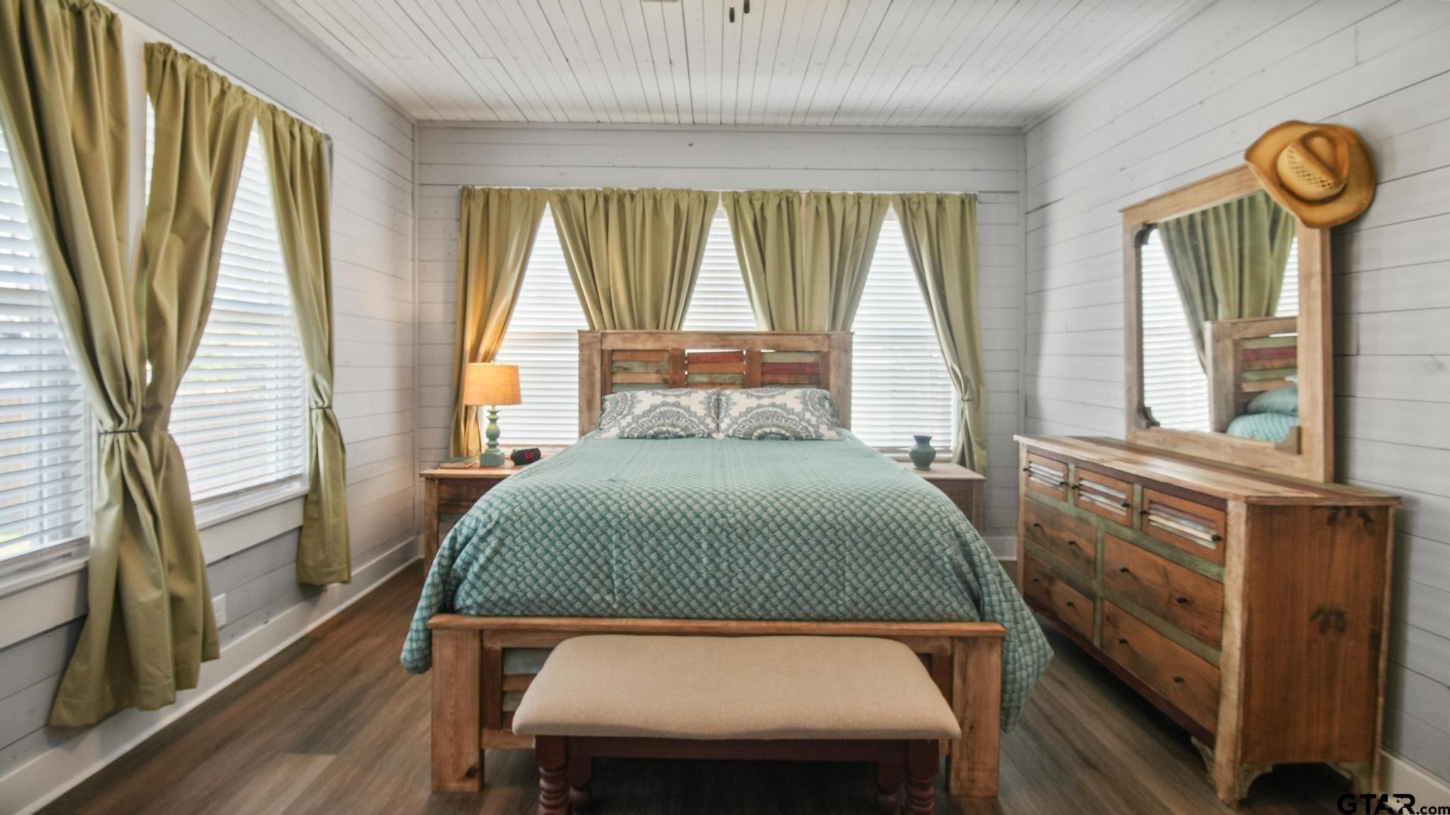 315 S Barron