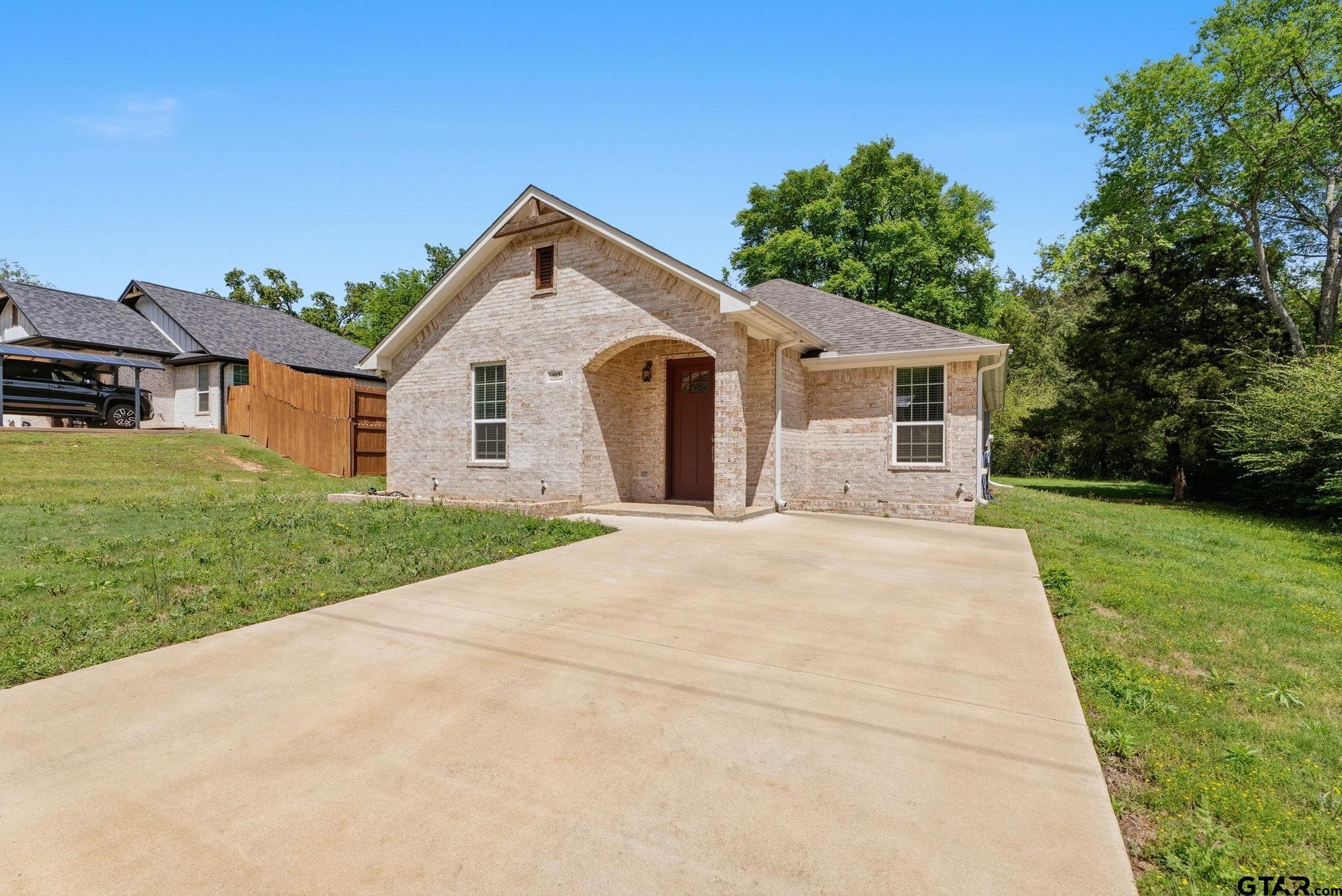 317 Brentwood Dr