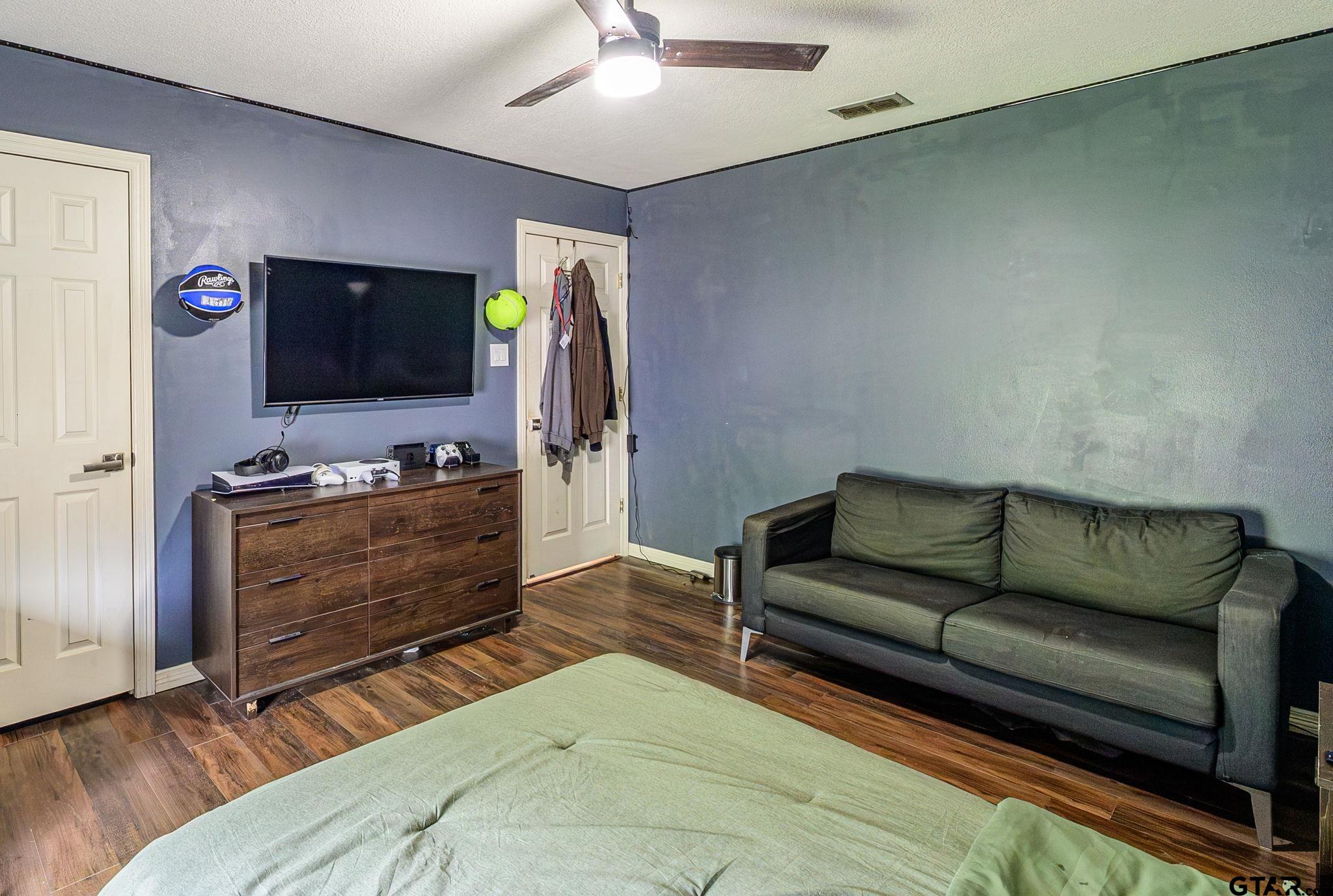 5701 Churchill