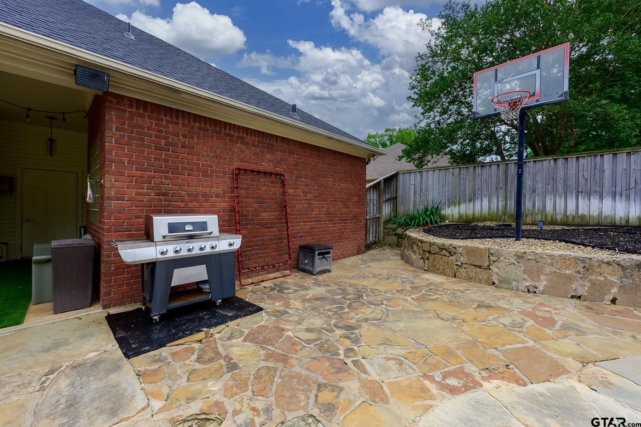 5701 Churchill