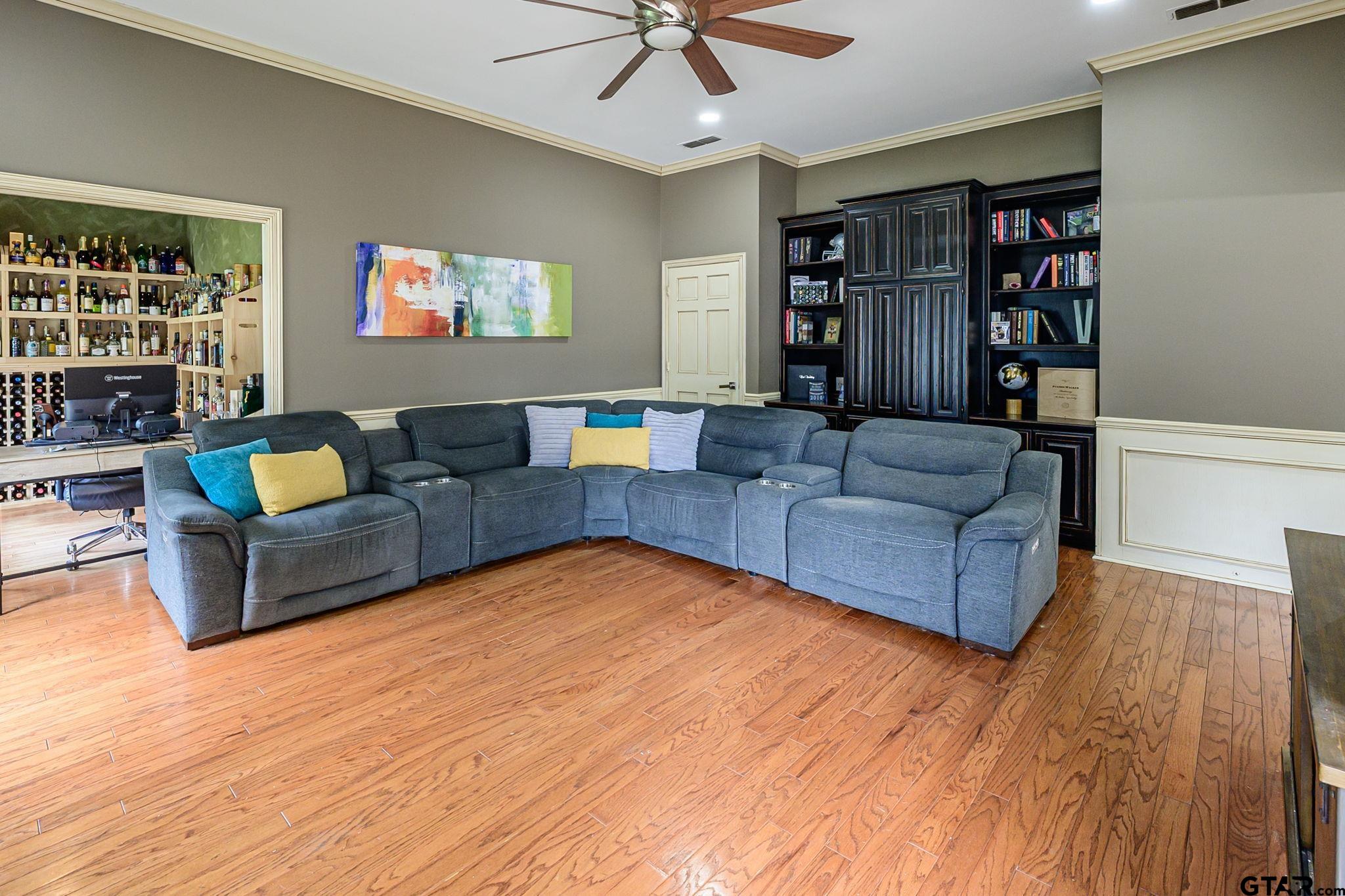 5701 Churchill