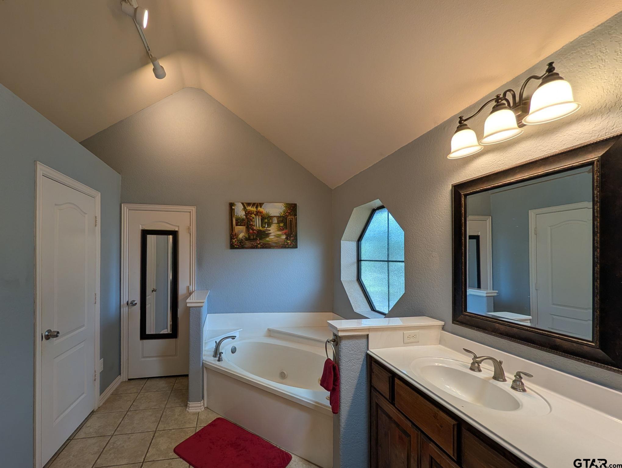 12360 Southhaven