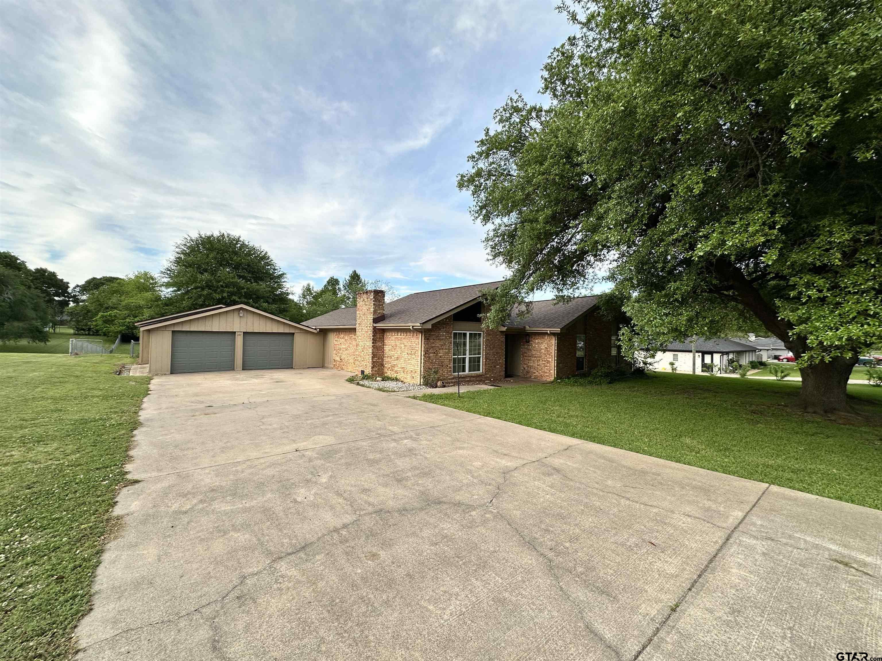 287 Hollybrook Dr.