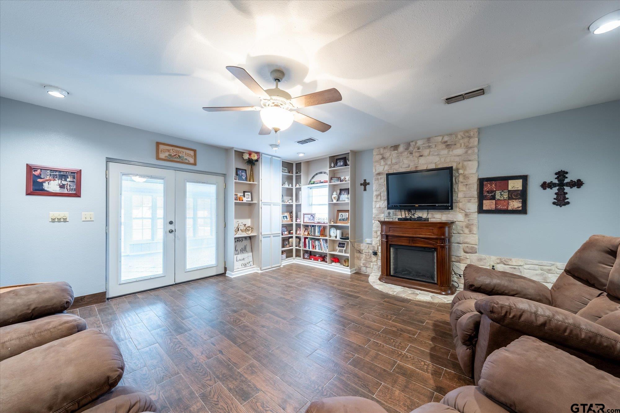 287 Hollybrook Dr.