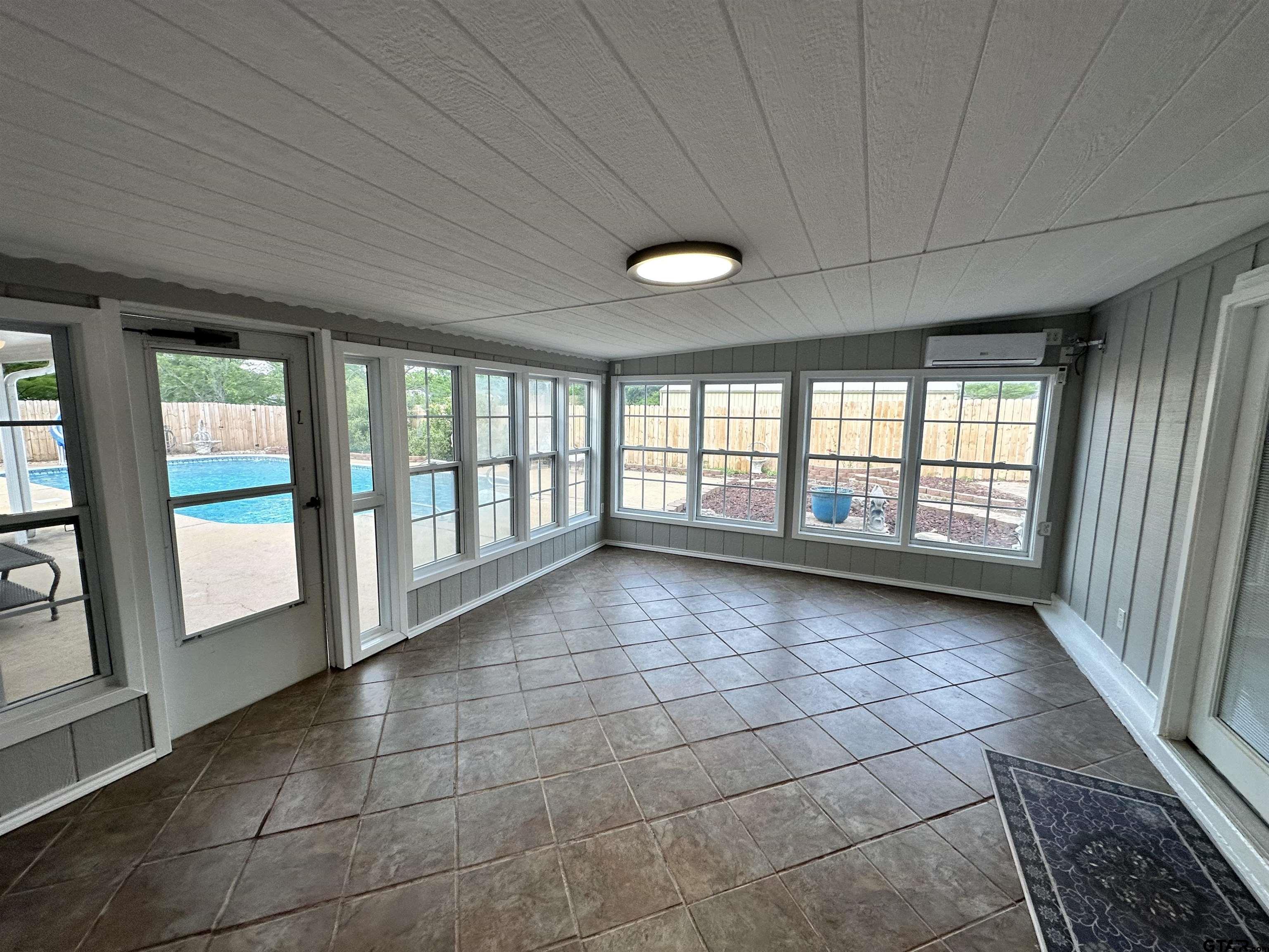 287 Hollybrook Dr.