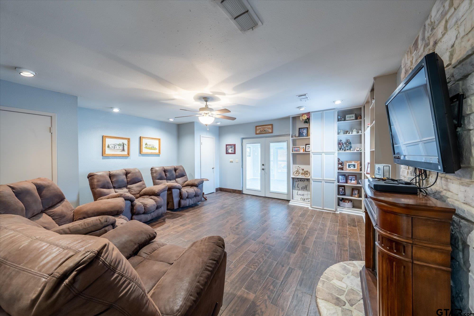 287 Hollybrook Dr.