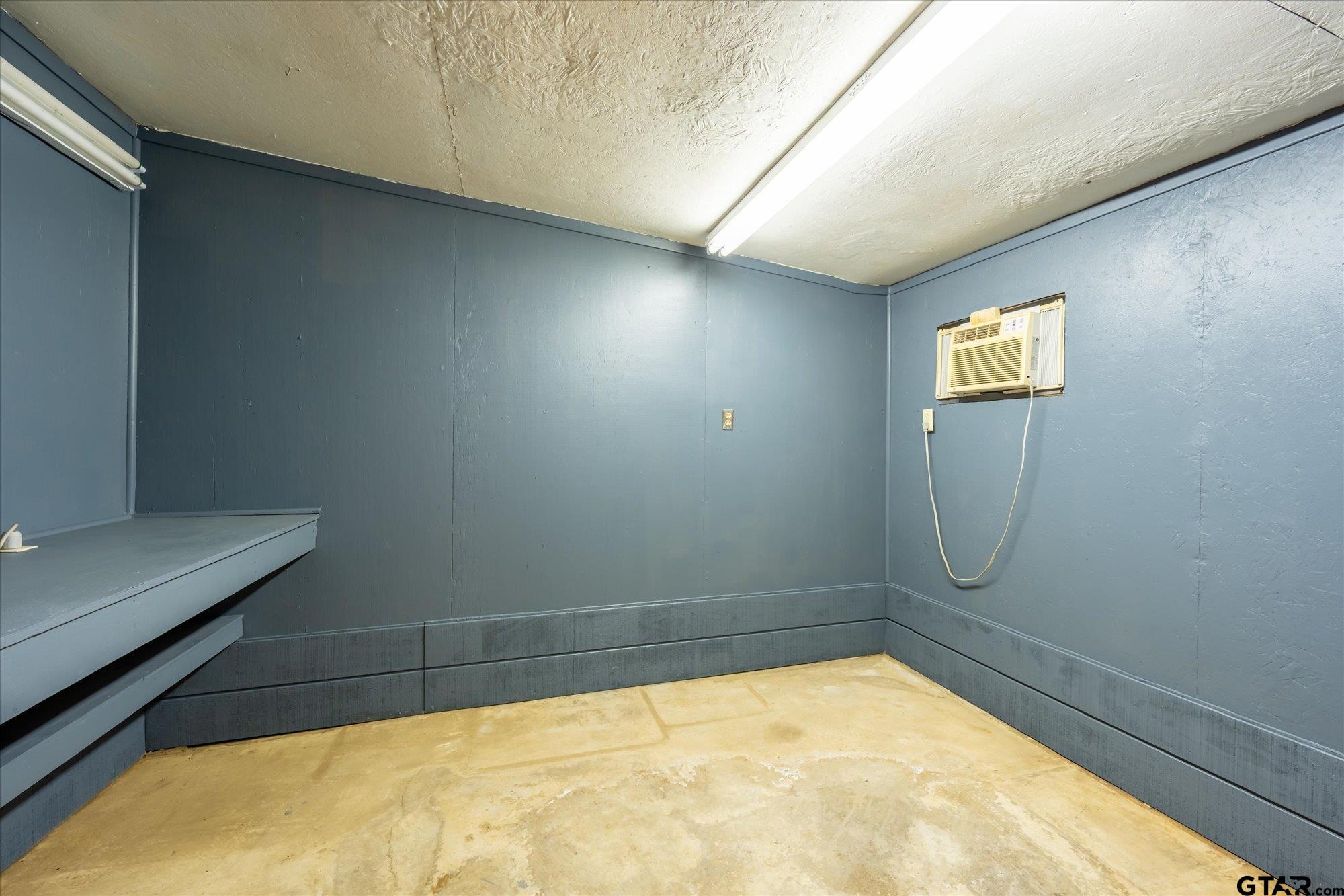 287 Hollybrook Dr.