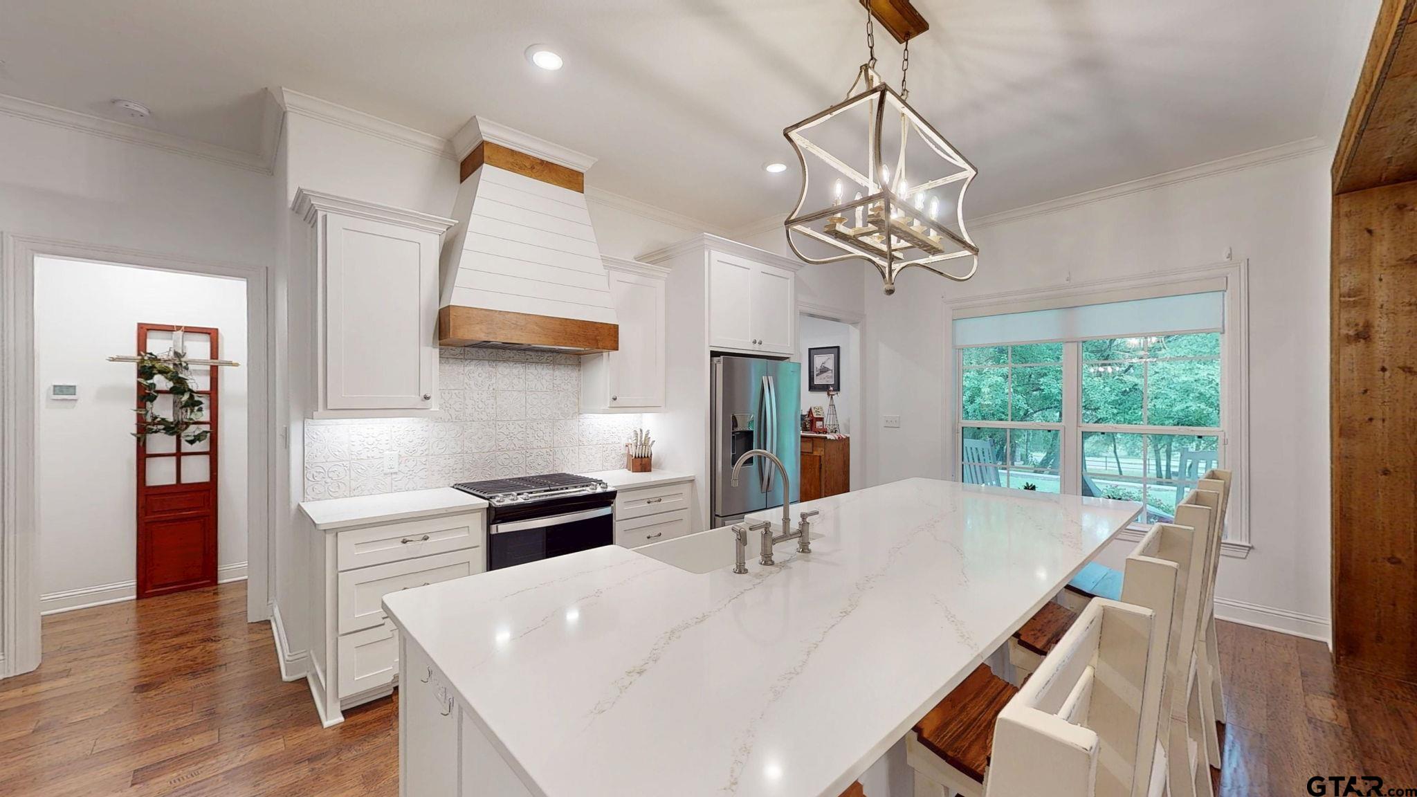 805 County Road 3802