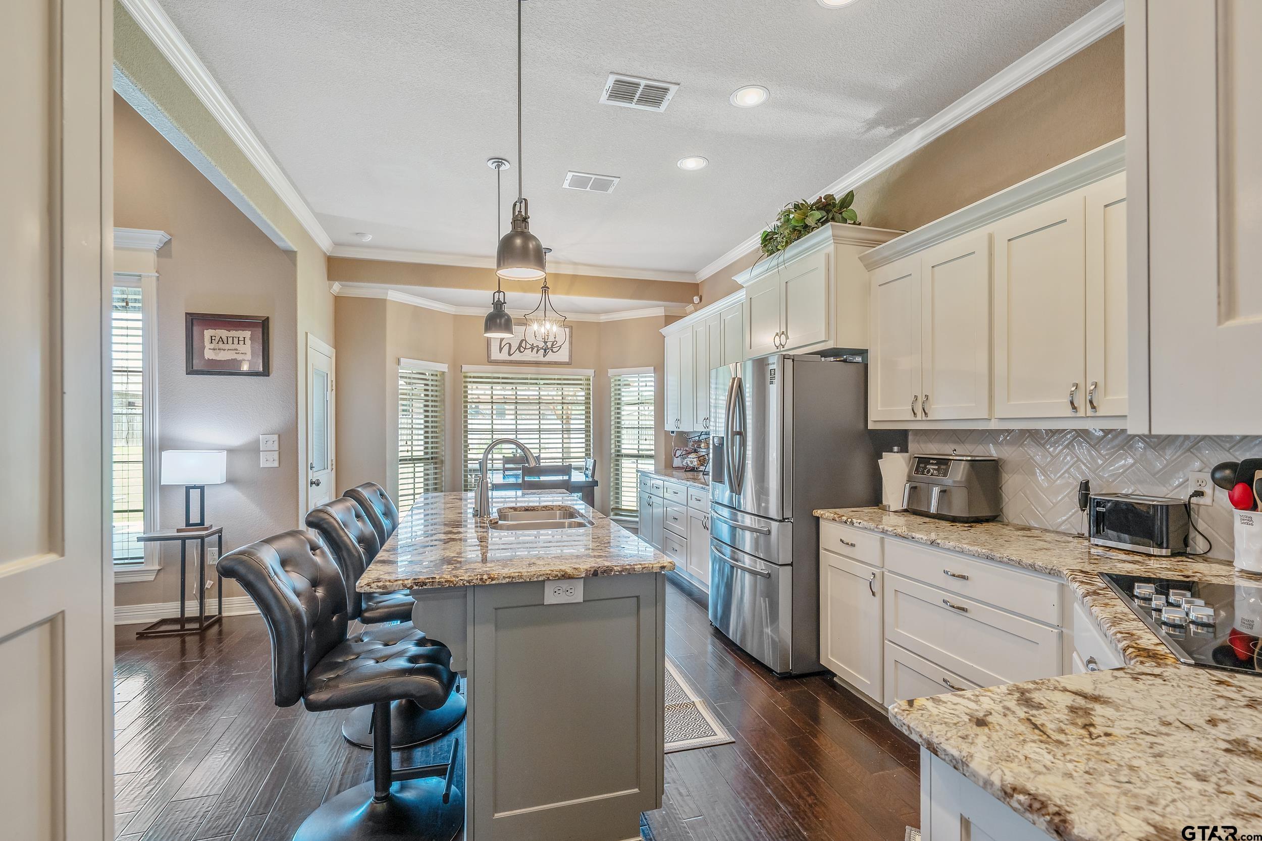 545 Highland Place
