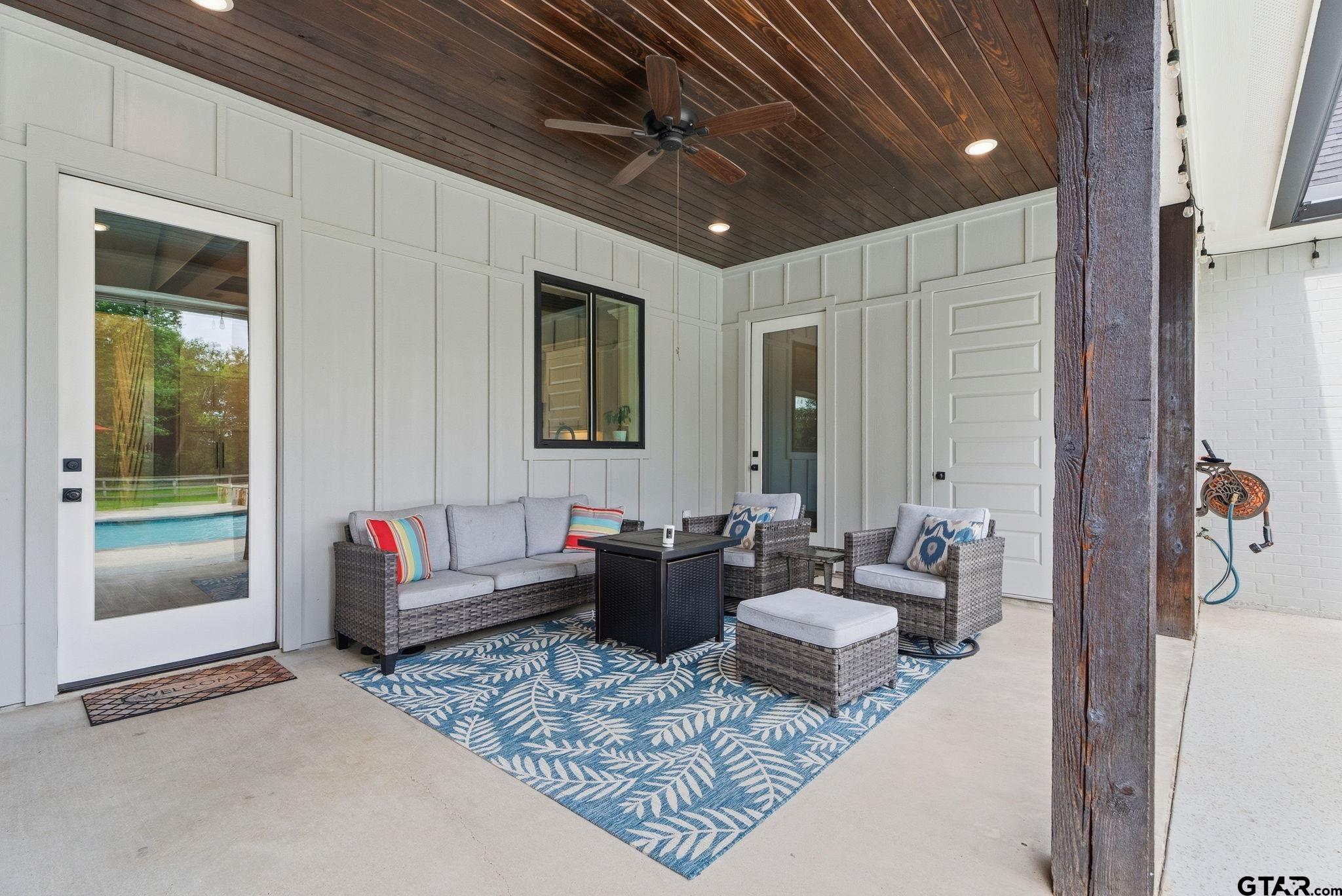 21836 Country Meadows