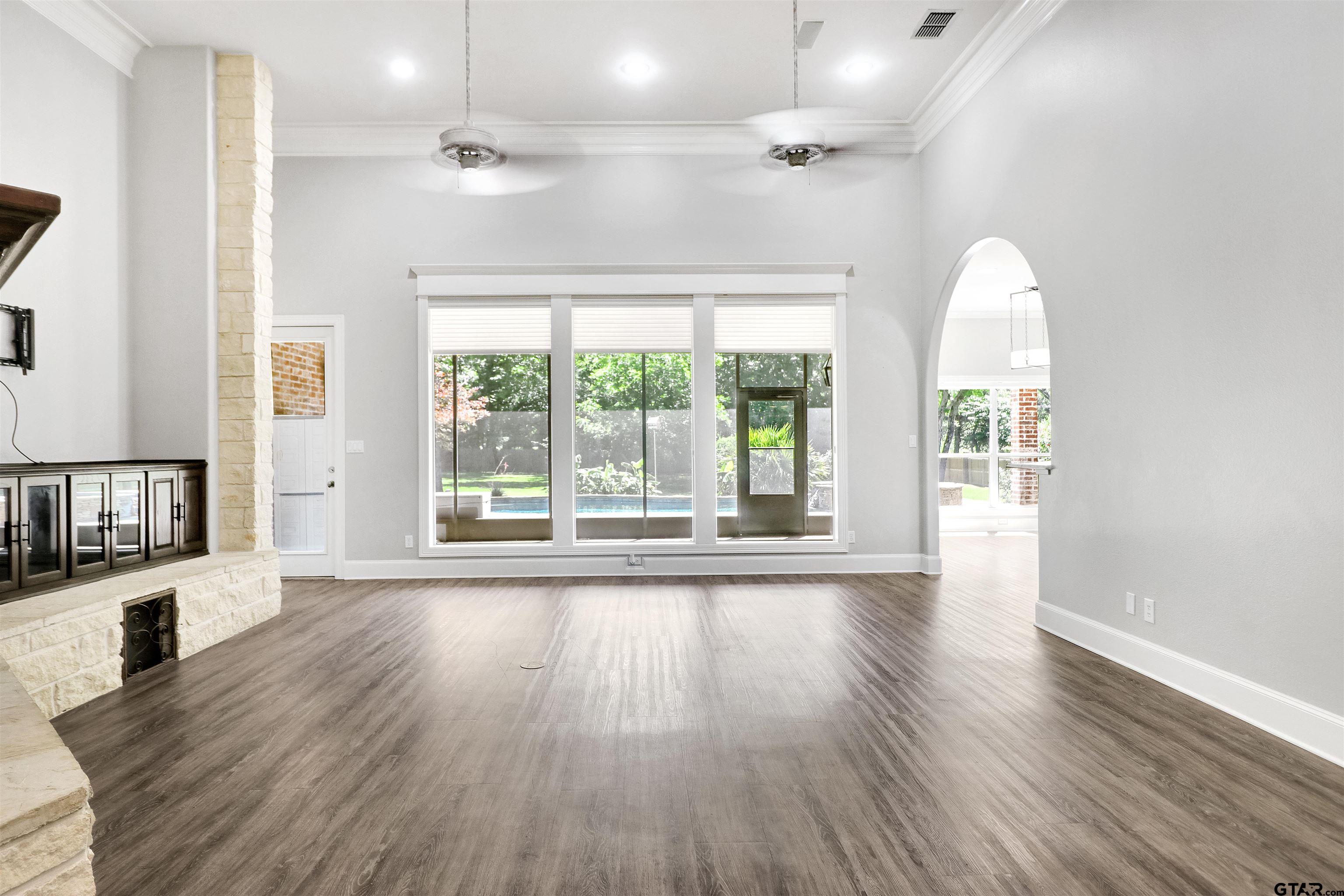 18155 Oak Forest