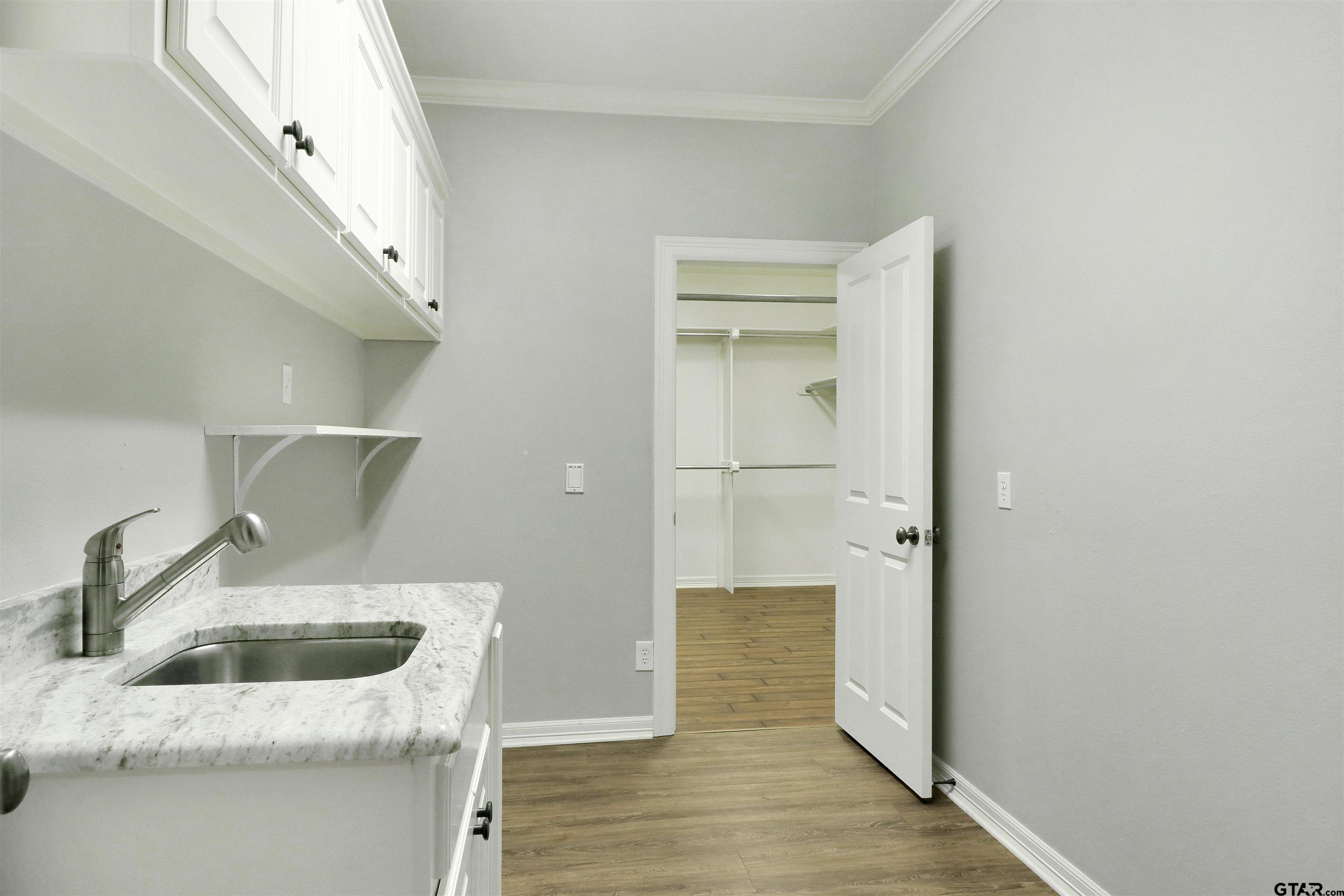 18155 Oak Forest