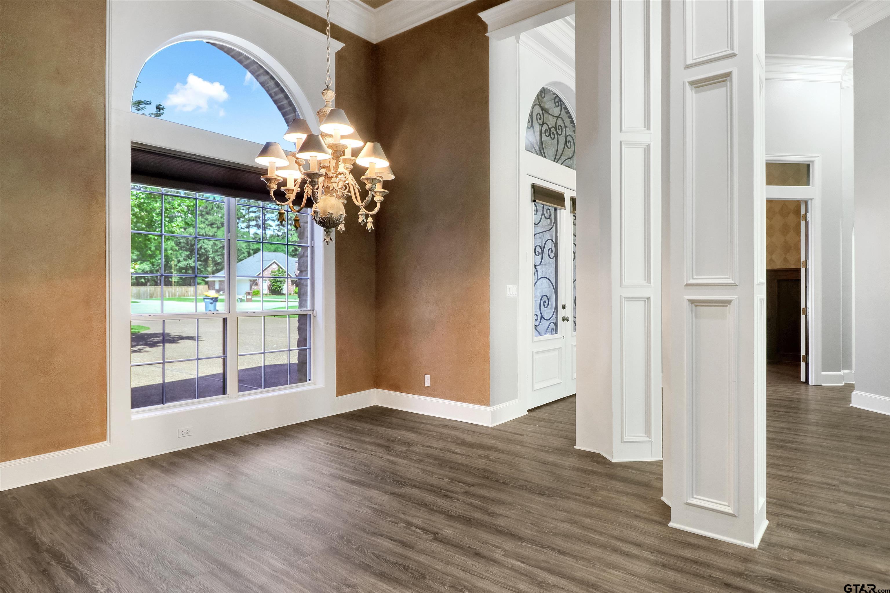 18155 Oak Forest