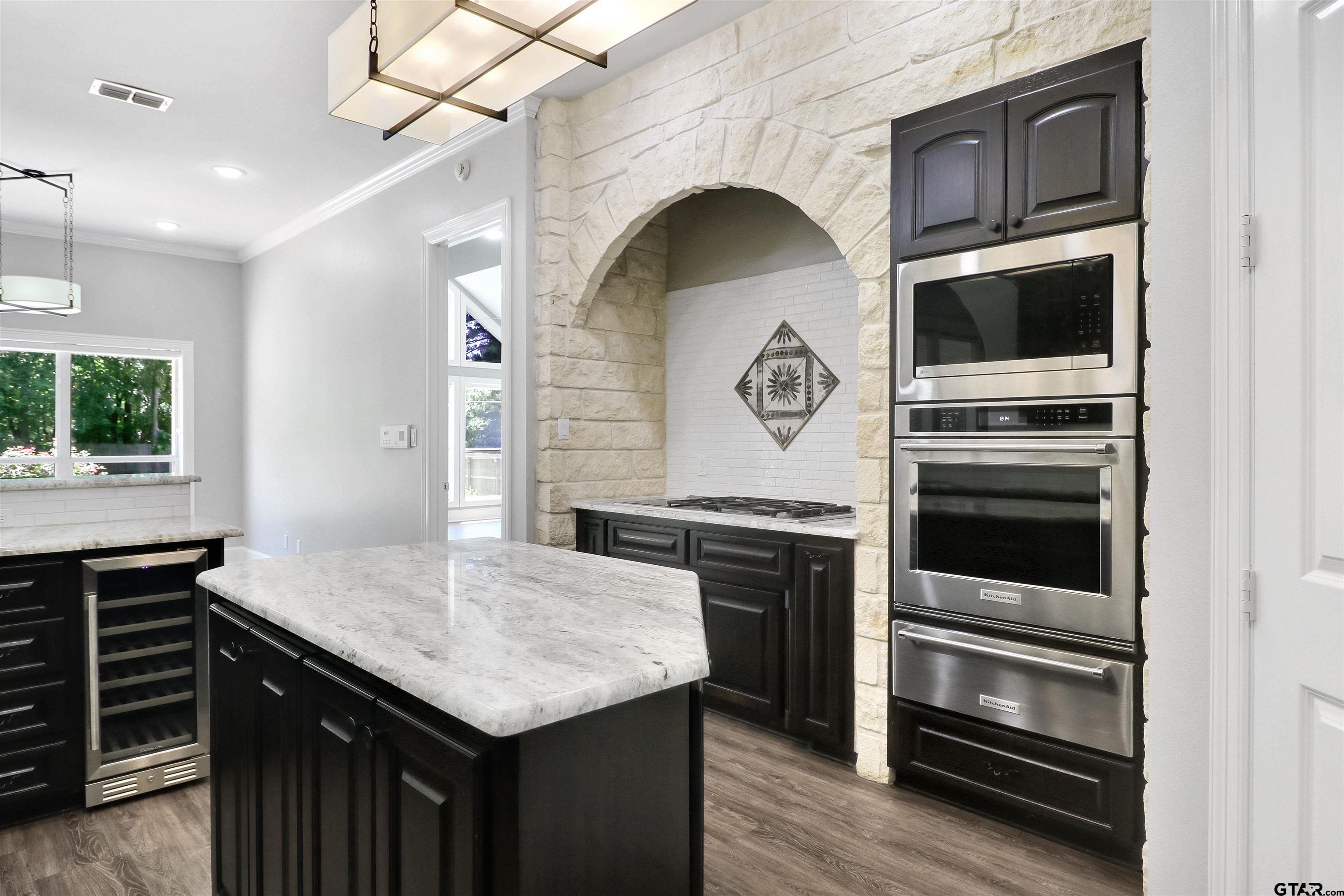 18155 Oak Forest