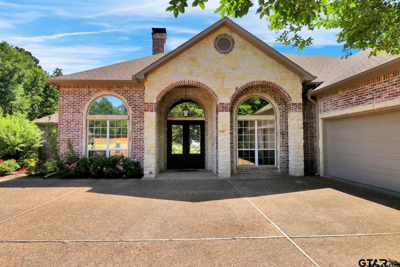 18155 Oak Forest