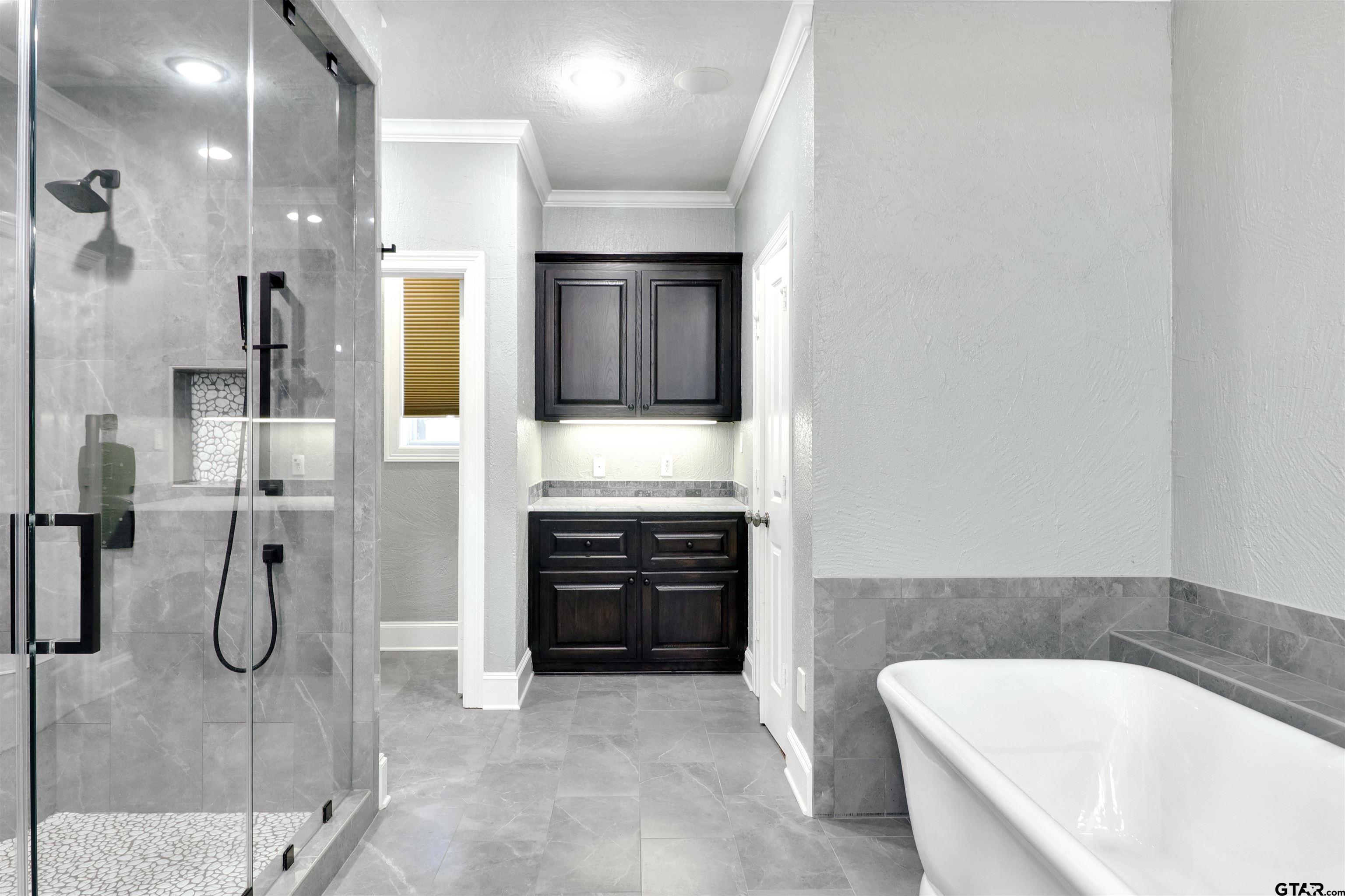 18155 Oak Forest