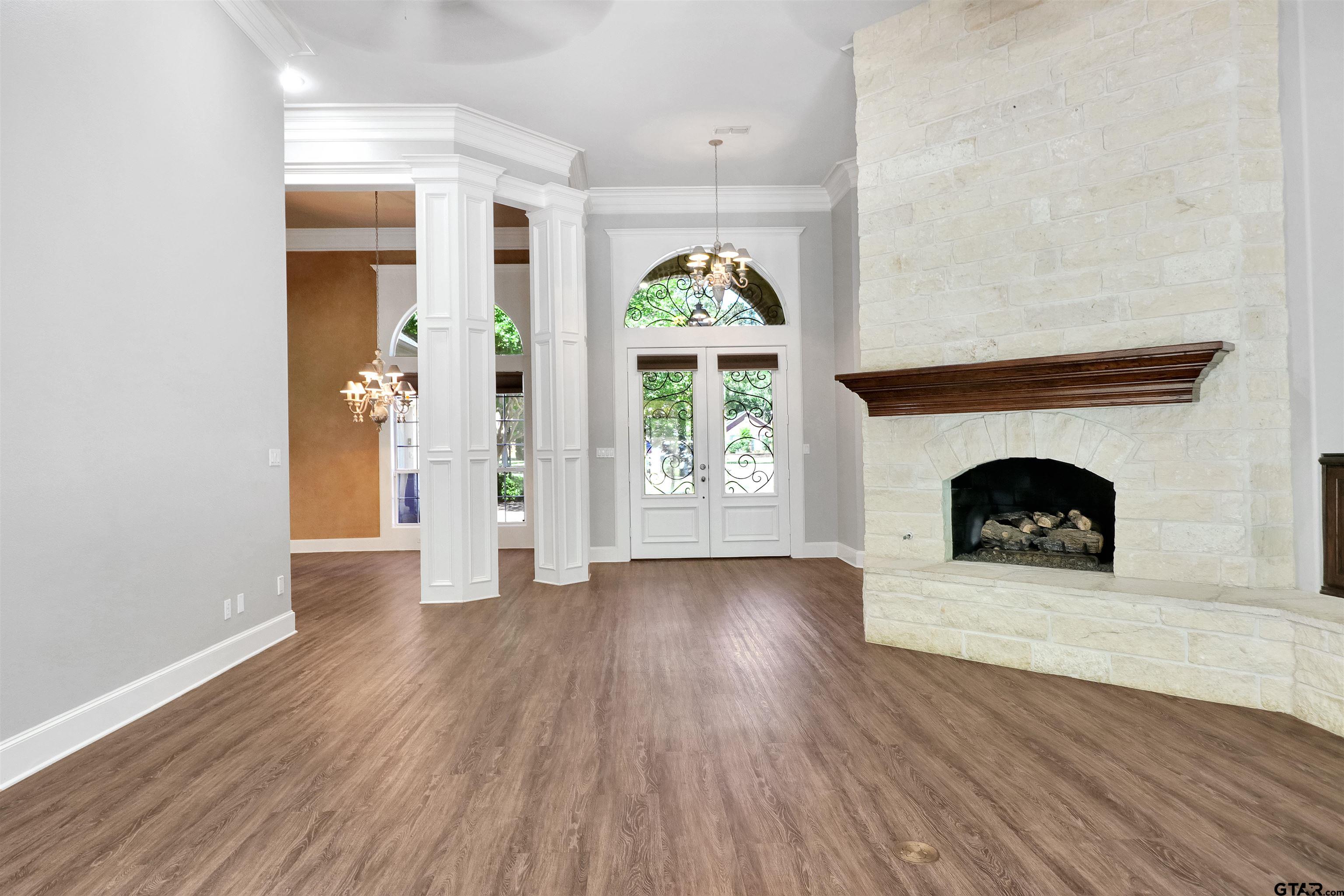 18155 Oak Forest