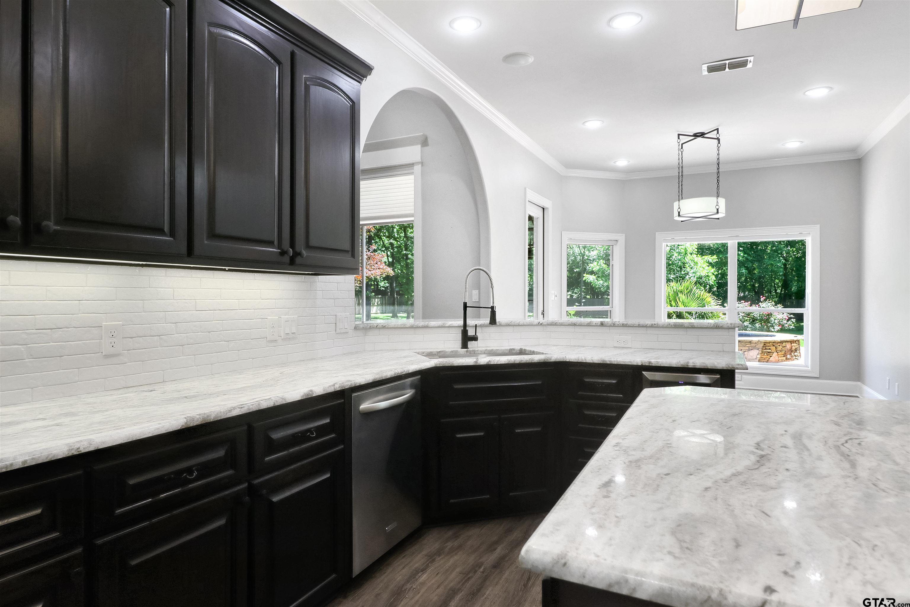 18155 Oak Forest