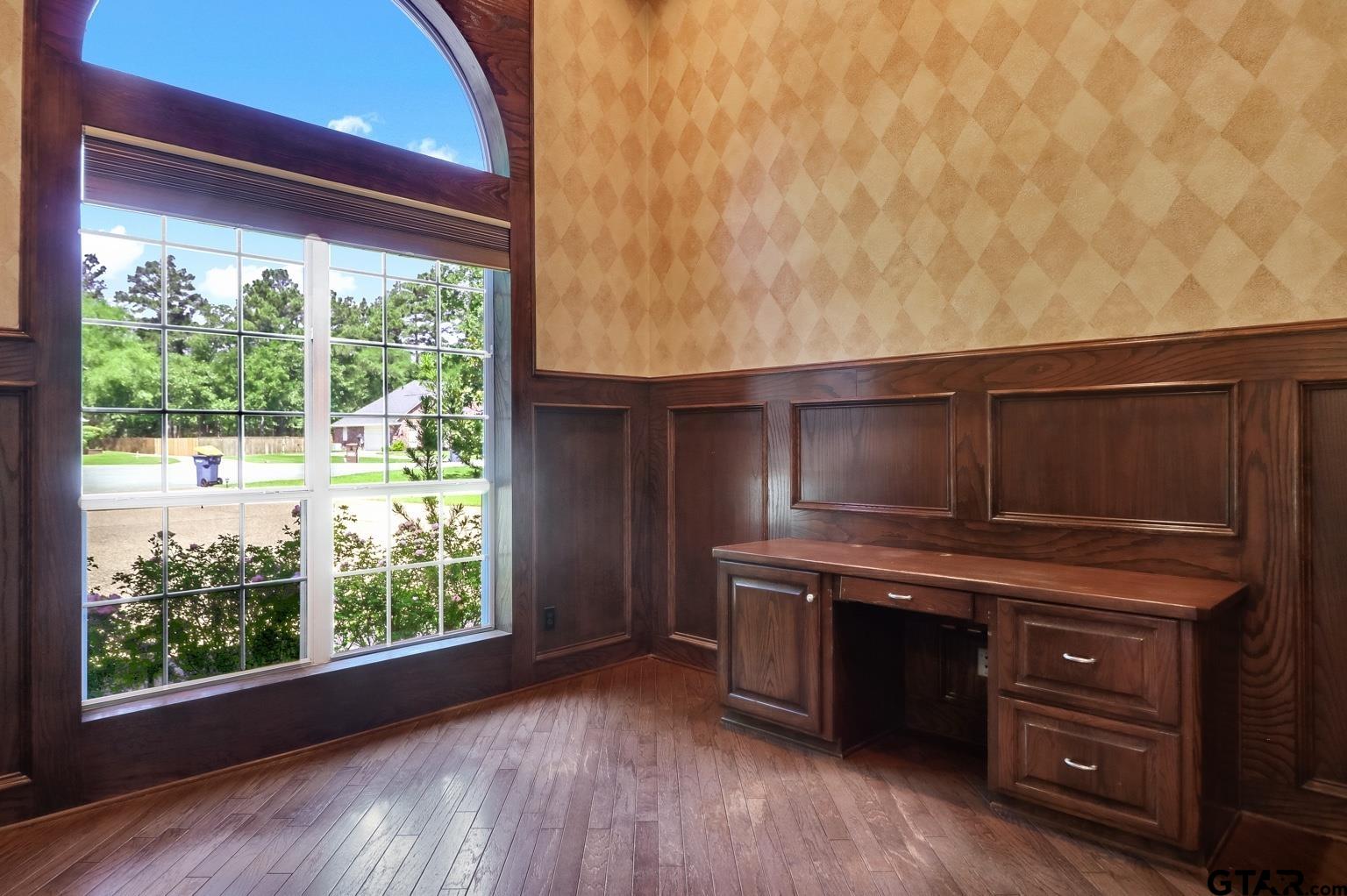 18155 Oak Forest