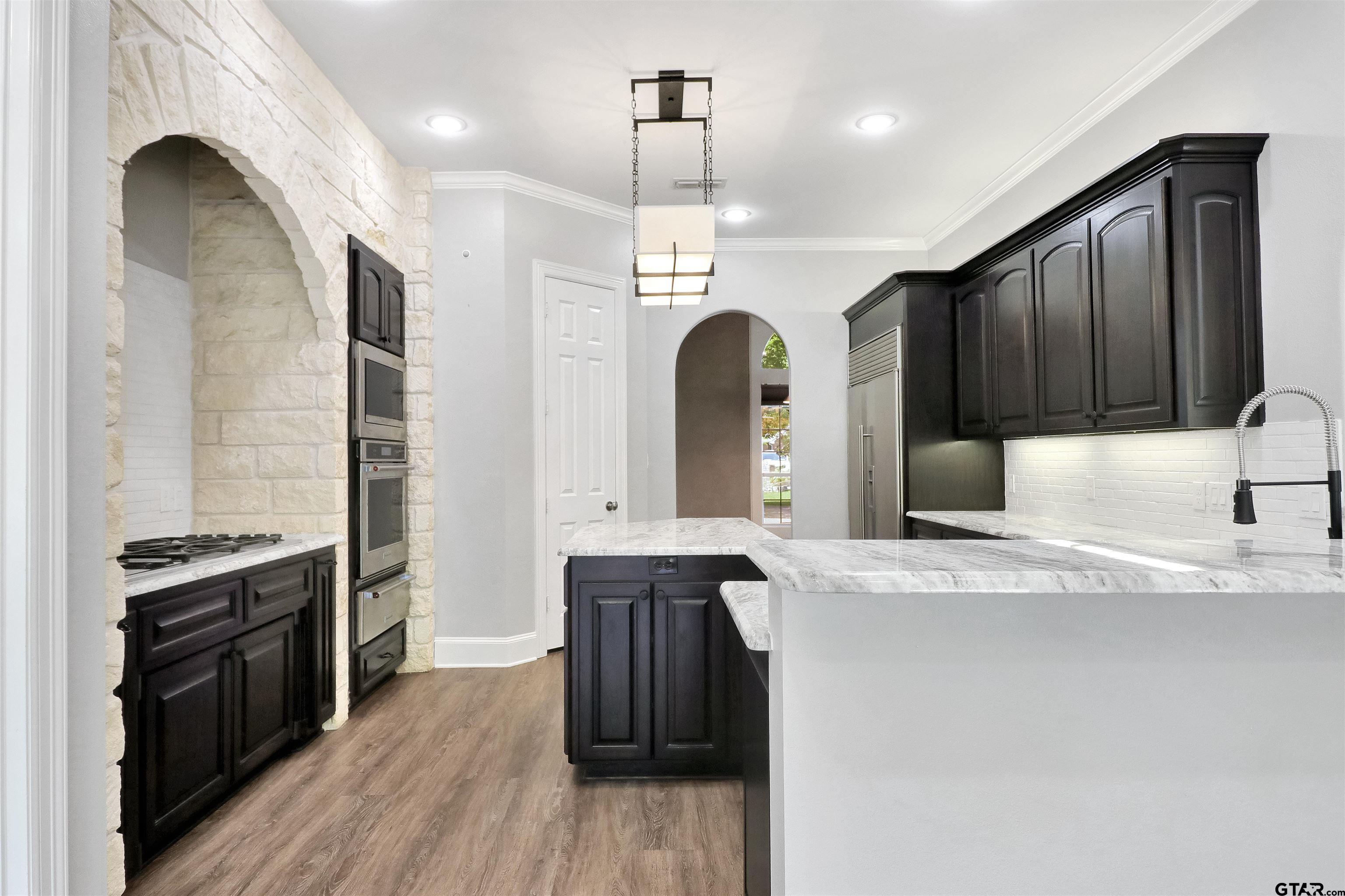18155 Oak Forest