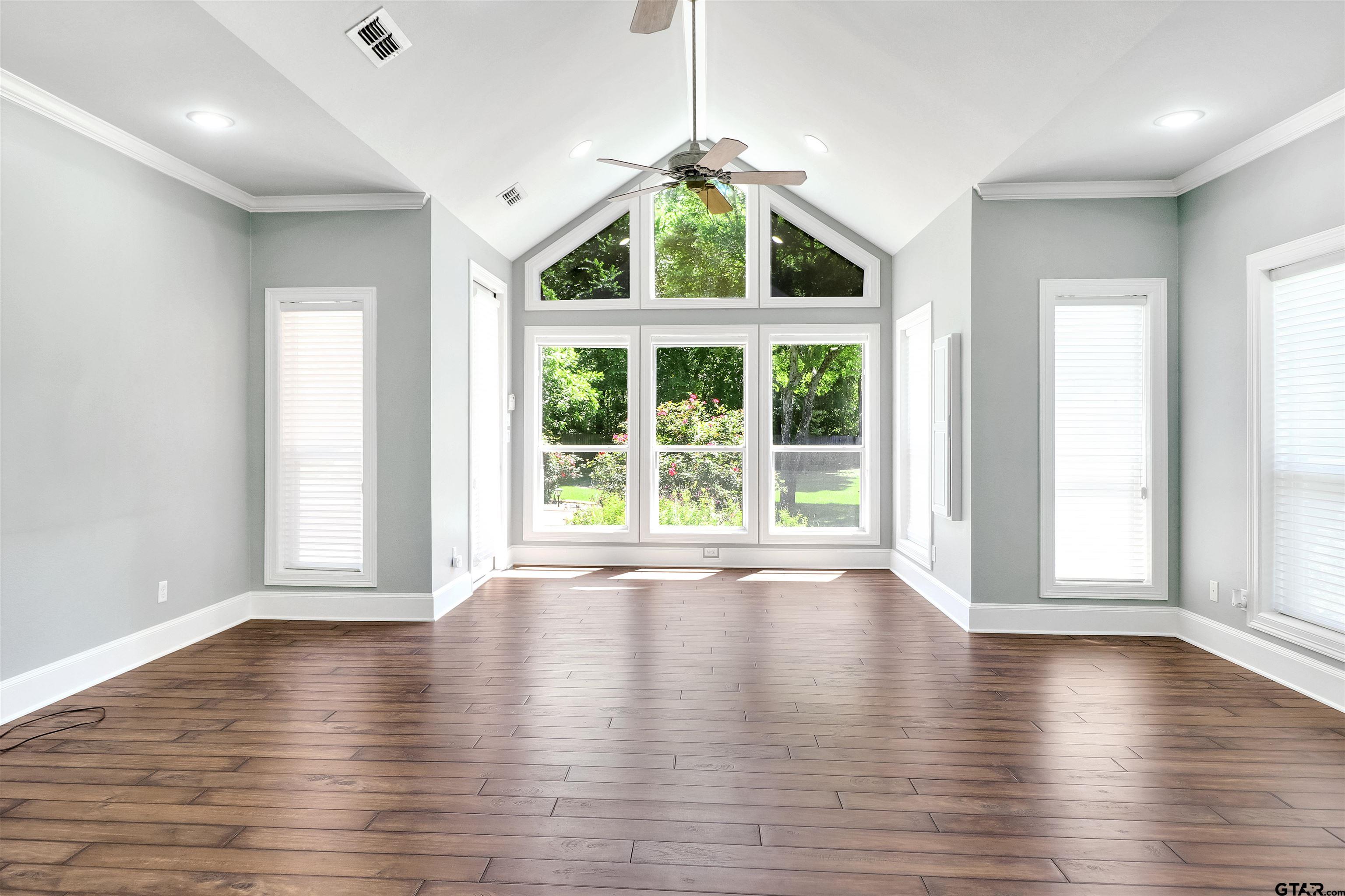 18155 Oak Forest